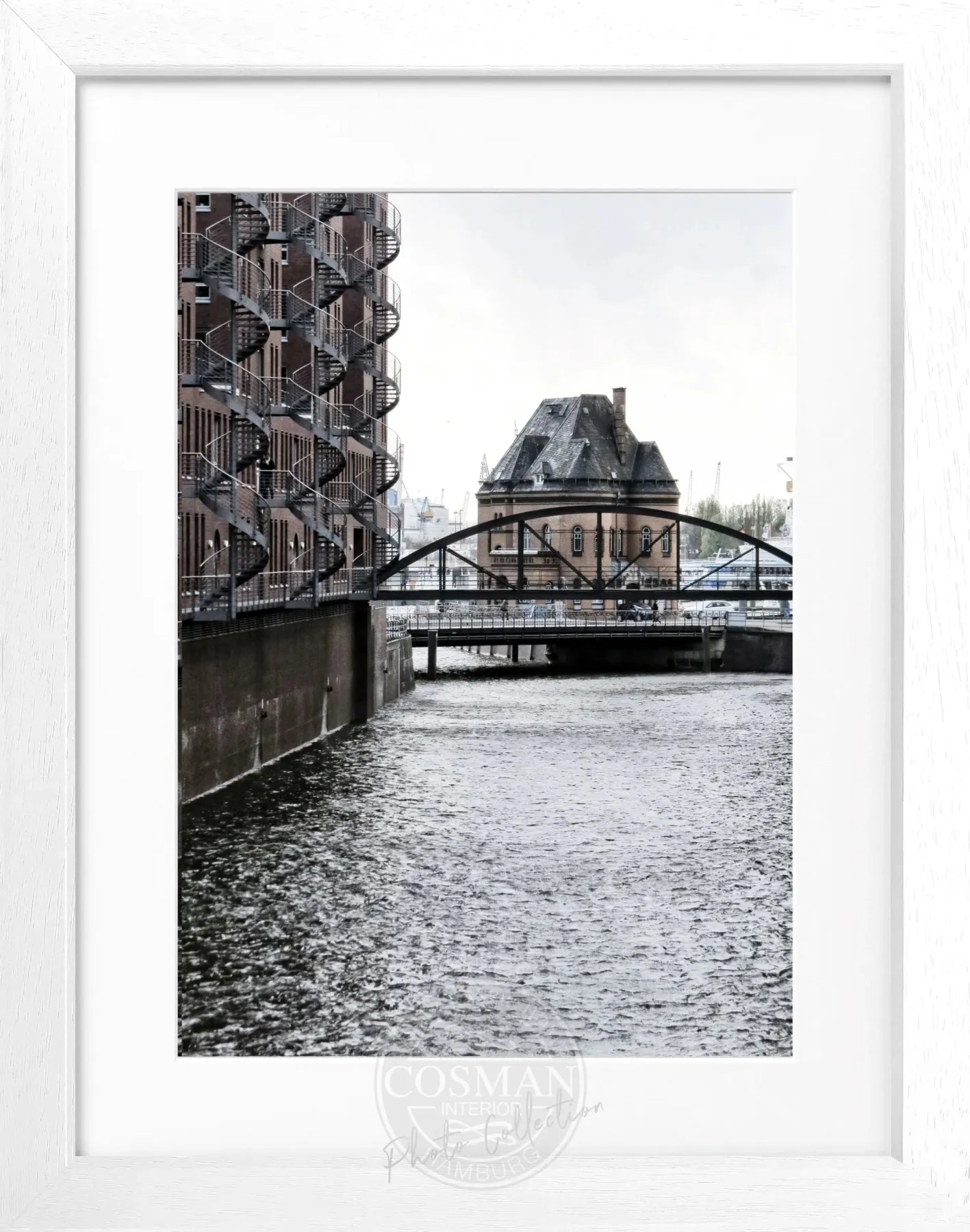 Schwarz-weiß Poster mit Rahmen von Cosman-Photocollection, Hamburg Speicherstadt, 25x31 cm, urbanes Stadtbild, Wanddekoration