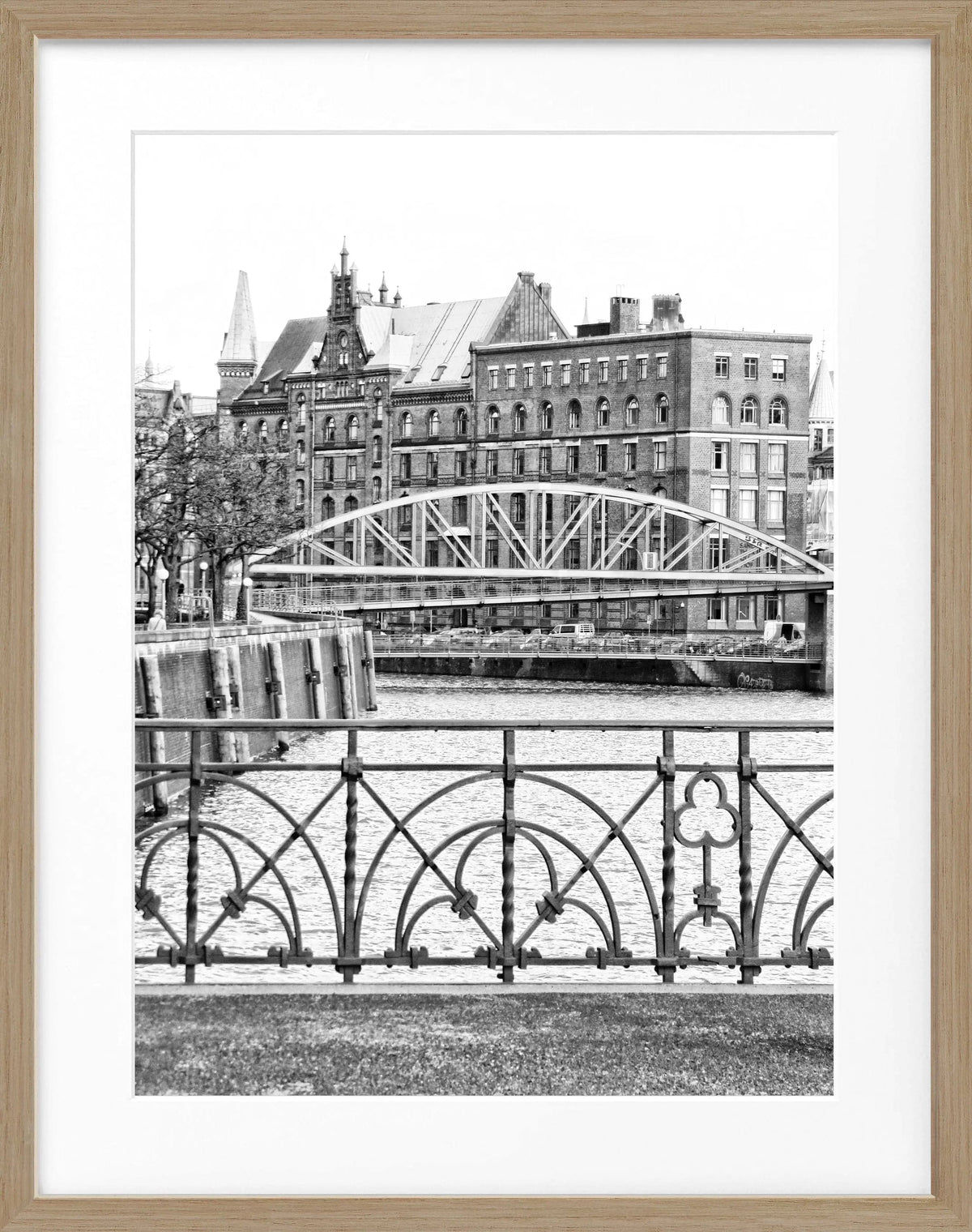 Schwarz-weiß Poster mit Rahmen von Cosman-Photocollection, Hamburg Speicherstadt, 25x31 cm, dekoratives Wandbild