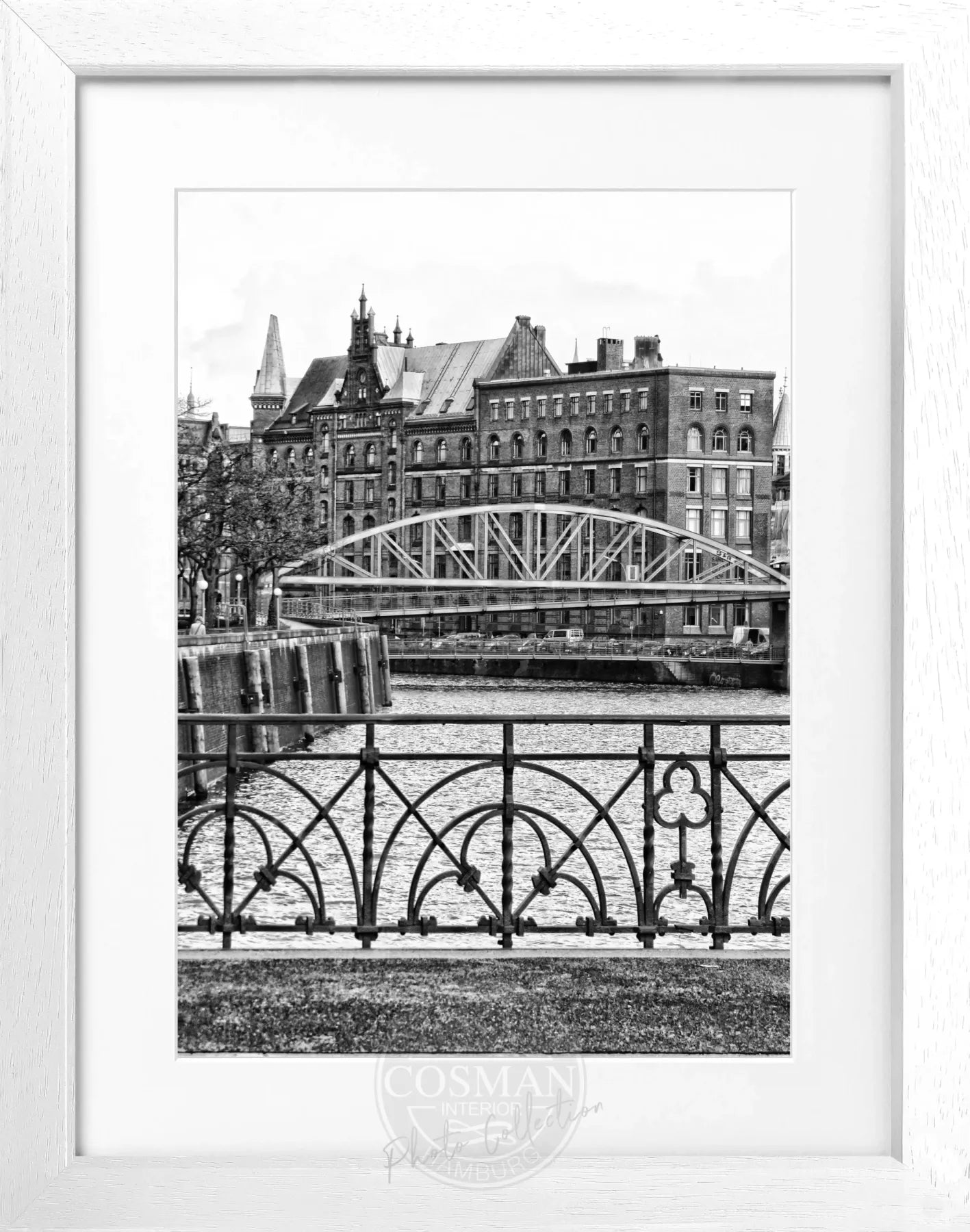 Schwarz-weiß Poster mit Rahmen, Hamburg Speicherstadt Motiv, von Cosman-Photocollection, 25x31cm, Wanddekoration