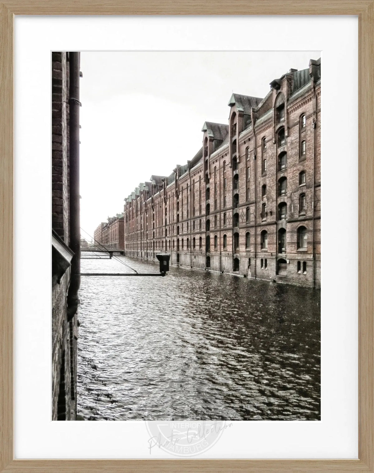 Schwarz-weiß Poster mit Rahmen, Hamburg Speicherstadt, von Cosman-Photocollection, 25x31cm, modernes Fotomotiv
