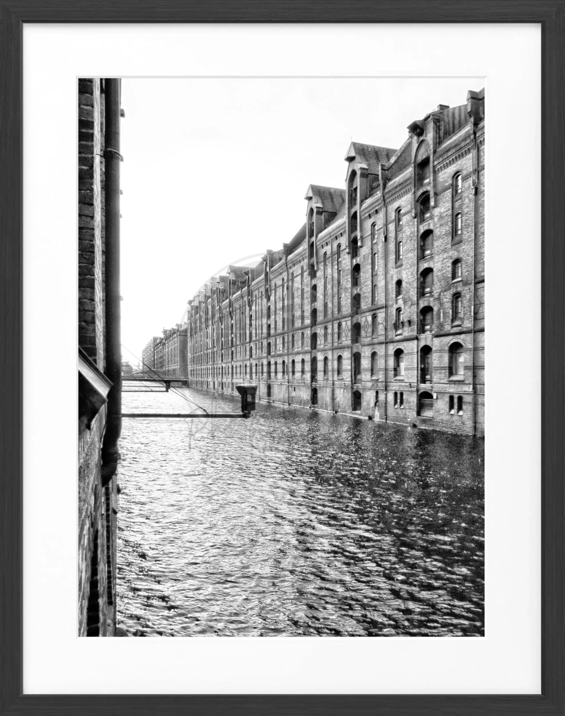 Schwarz-weiß Poster mit Rahmen, Hamburg Speicherstadt, von Cosman-Photocollection, 25x31 cm, Wanddekoration