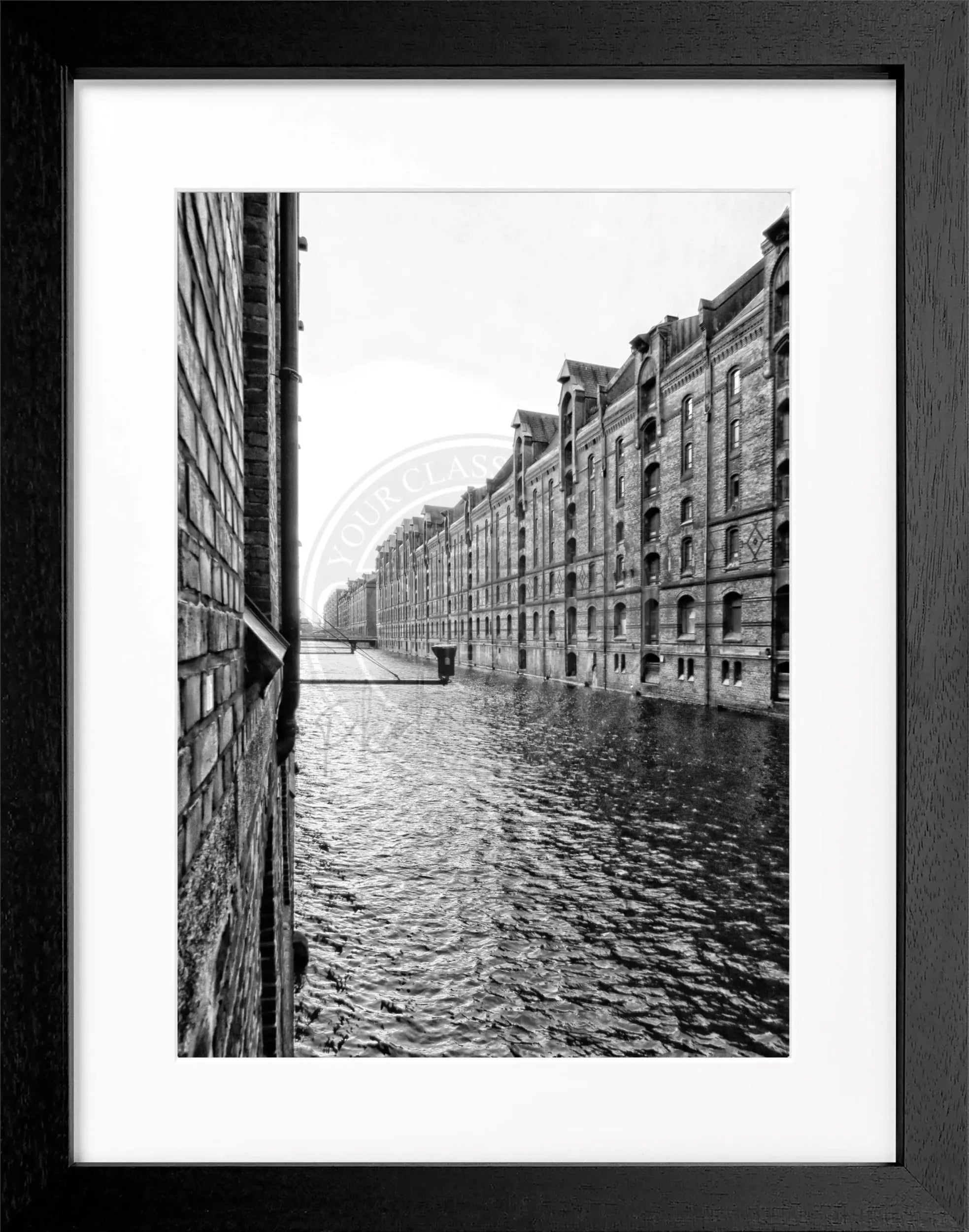 Schwarz-weiß Poster mit Rahmen, Hamburg Speicherstadt, von Cosman-Photocollection, 25x31cm, detailreiche Stadtansicht