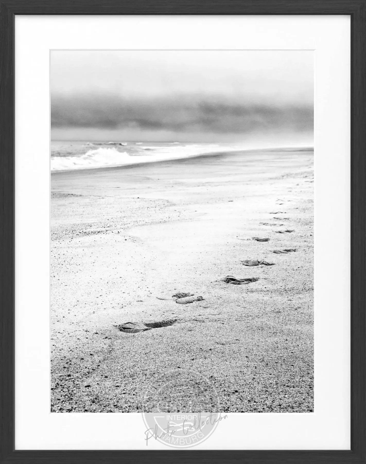 Schwarz-weiß Poster mit Rahmen von Cosman-Photocollection, Hamptons Long Island Beach Motiv, 25x31 cm