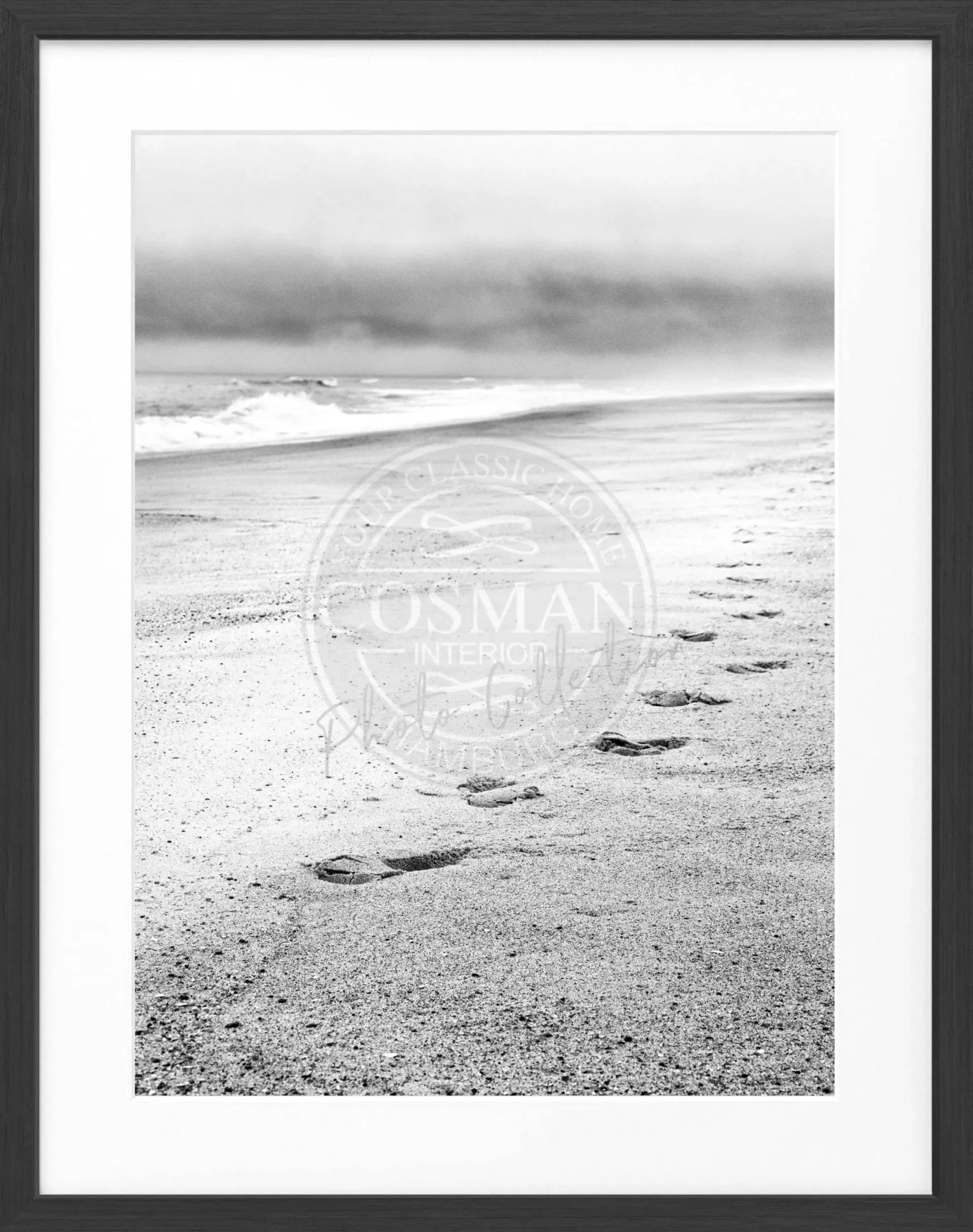 Schwarz-weiß Poster mit Rahmen von Cosman-Photocollection, Hamptons Long Island Beach Motiv, 25x31 cm