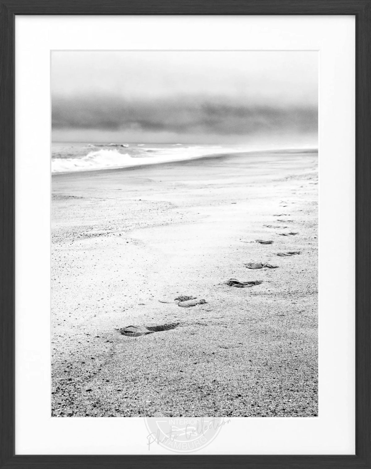 Schwarz-weiß Poster mit Rahmen von Cosman-Photocollection, Hamptons Long Island Beach Motiv, 25x31 cm
