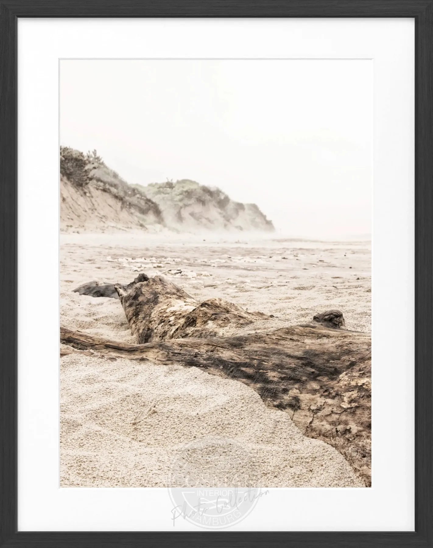 Schwarz-weiß Poster mit Rahmen, Hamptons Long Island Beach Motiv von Cosman-Photocollection, 25x31 cm