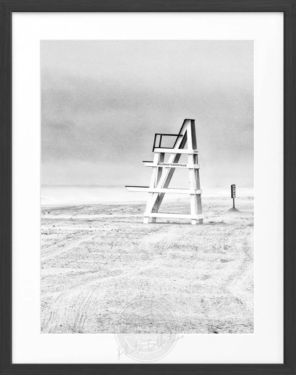 Schwarz-weiß Poster mit Rahmen, Hamptons Long Island Strandmotiv, von Cosman-Photocollection, 25x31 cm