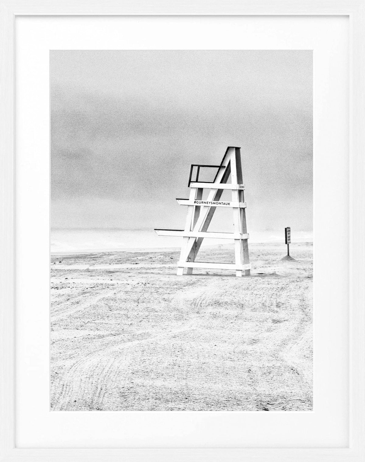 Schwarz-weiß Poster mit Rahmen, Hamptons Long Island Beach Motiv, von Cosman-Photocollection, 25x31 cm