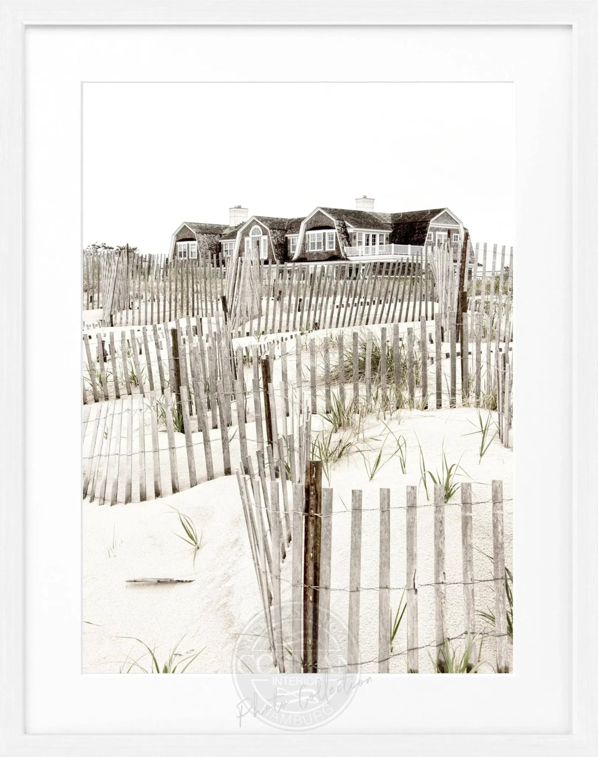 Schwarz-weiß Poster mit Rahmen von Cosman-Photocollection, Hamptons Long Island Beach House, 25x31cm, stilvolle Wanddekoration