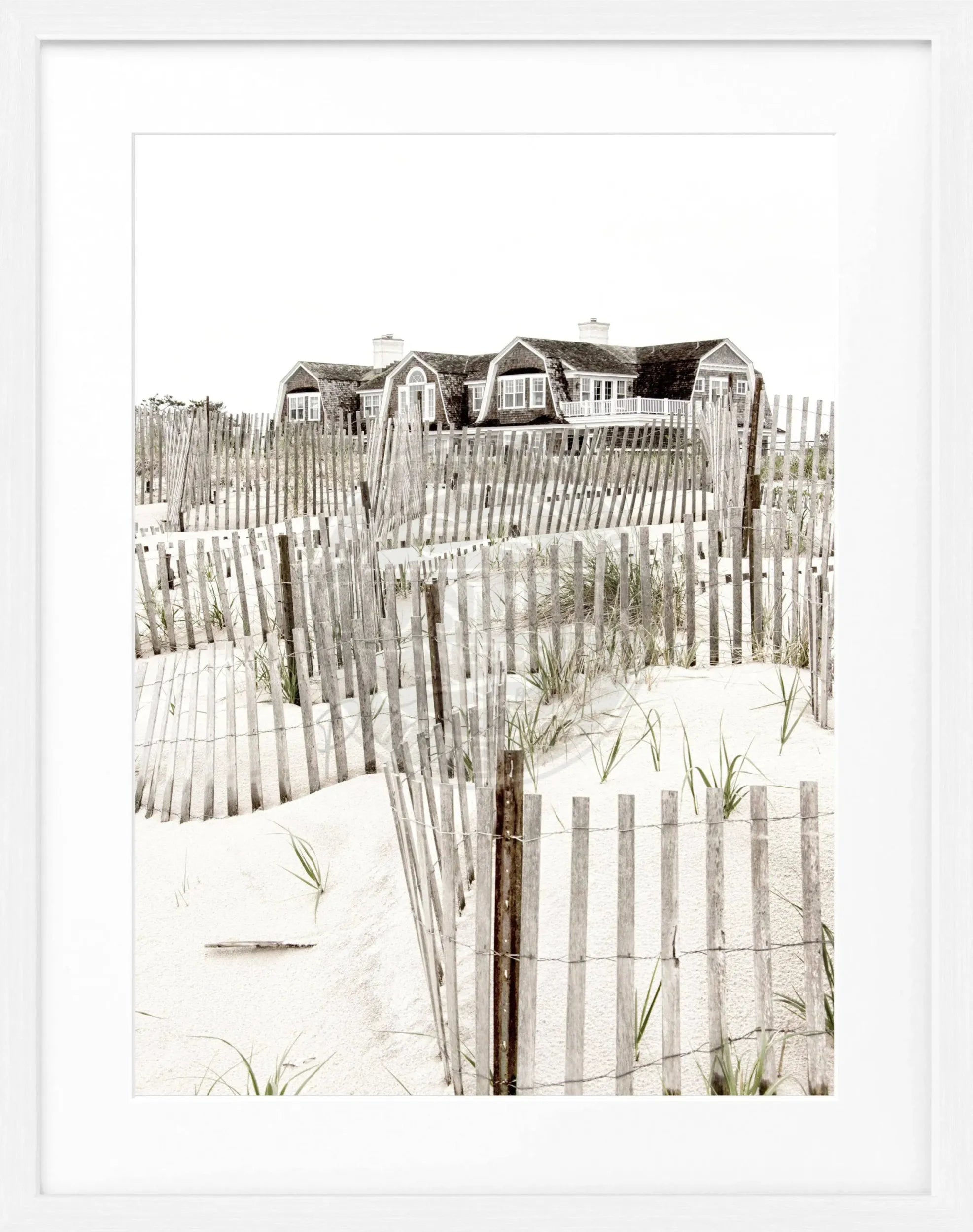Schwarz-weiß Poster mit Rahmen von Cosman-Photocollection, Hamptons Long Island Beach House, 25x31cm, stilvolle Wanddekoration