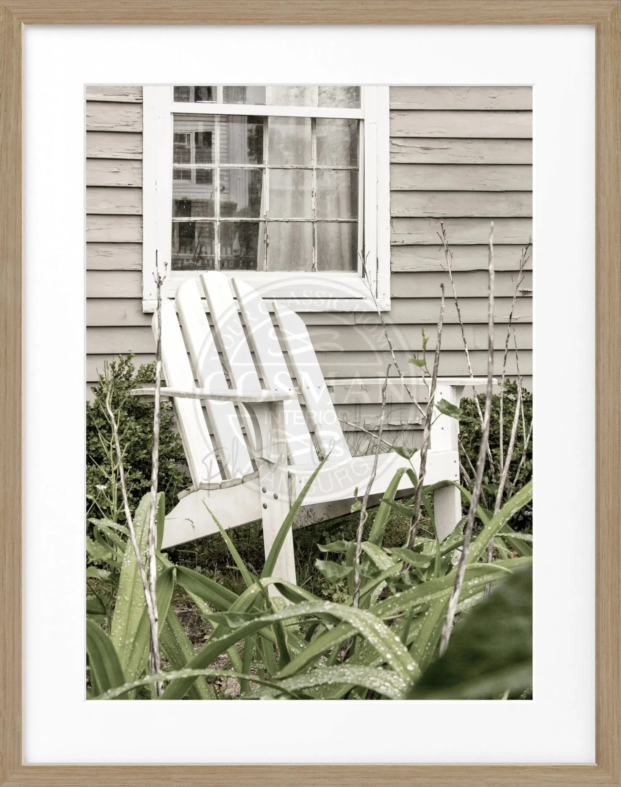 Schwarz-weiß Poster mit Rahmen, Hamptons Long Island Deckchair, Cosman-Photocollection, 25x31cm, stilvolles Wandbild