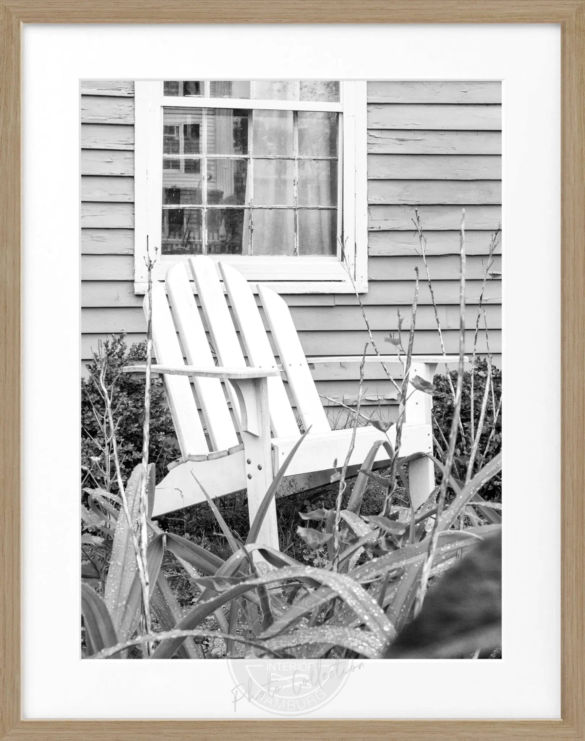 Schwarz-weiß Poster mit Rahmen, Hamptons Long Island Deckchair, von Cosman-Photocollection, 25x31 cm, dekoratives Wandbild