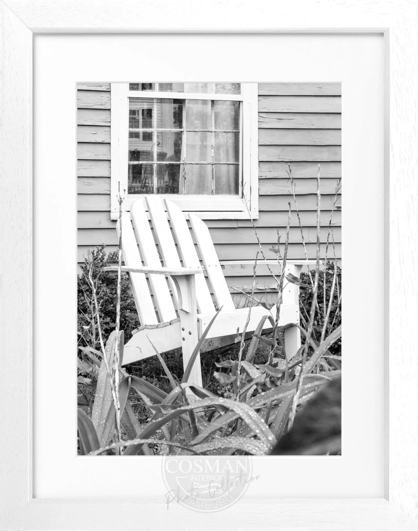Schwarz-weiß Poster mit Rahmen, Hamptons Long Island Deckchair Motiv, von Cosman-Photocollection, 25x31 cm