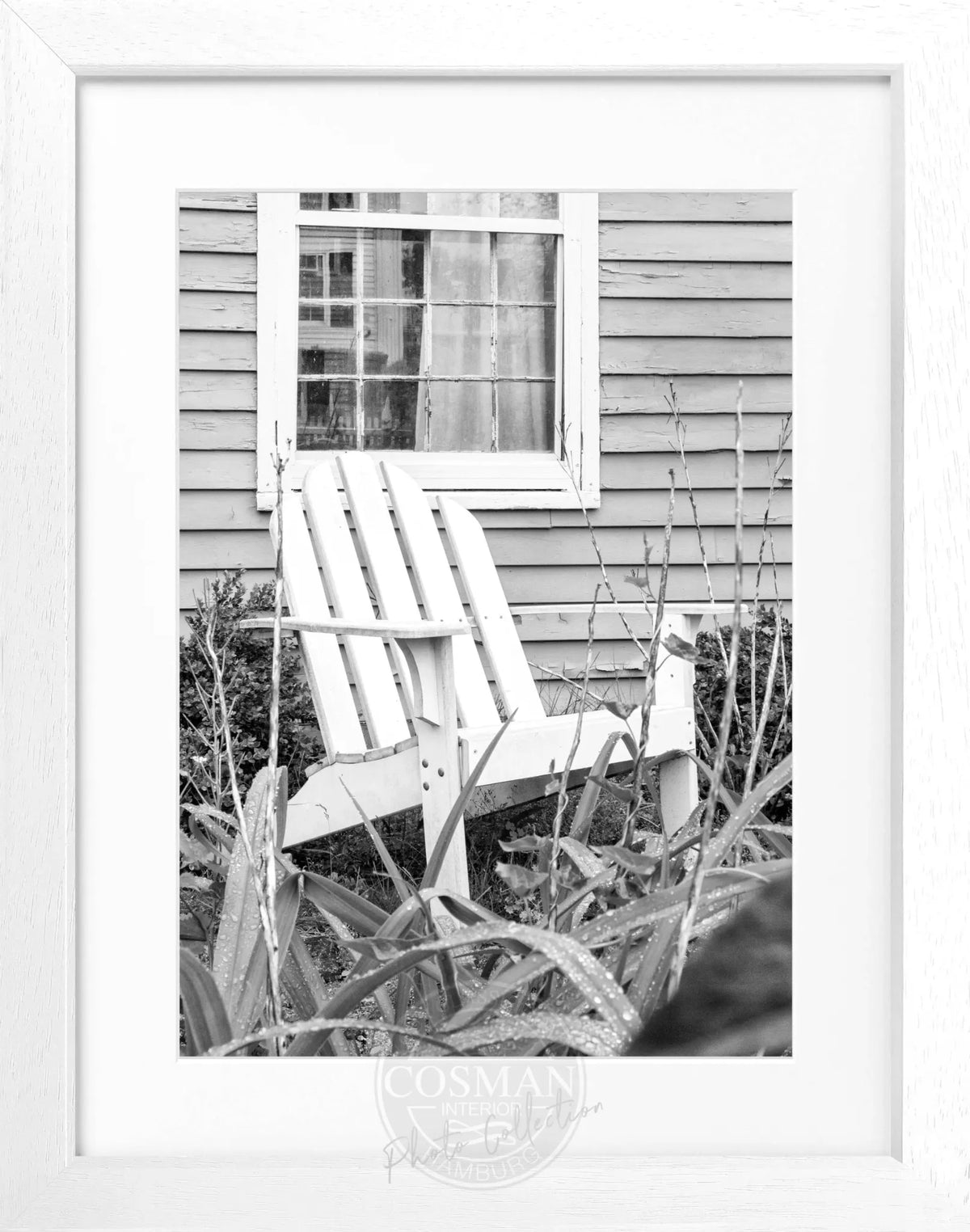Schwarz-weiß Poster mit Rahmen, Hamptons Long Island Deckchair Motiv, von Cosman-Photocollection, 25x31 cm