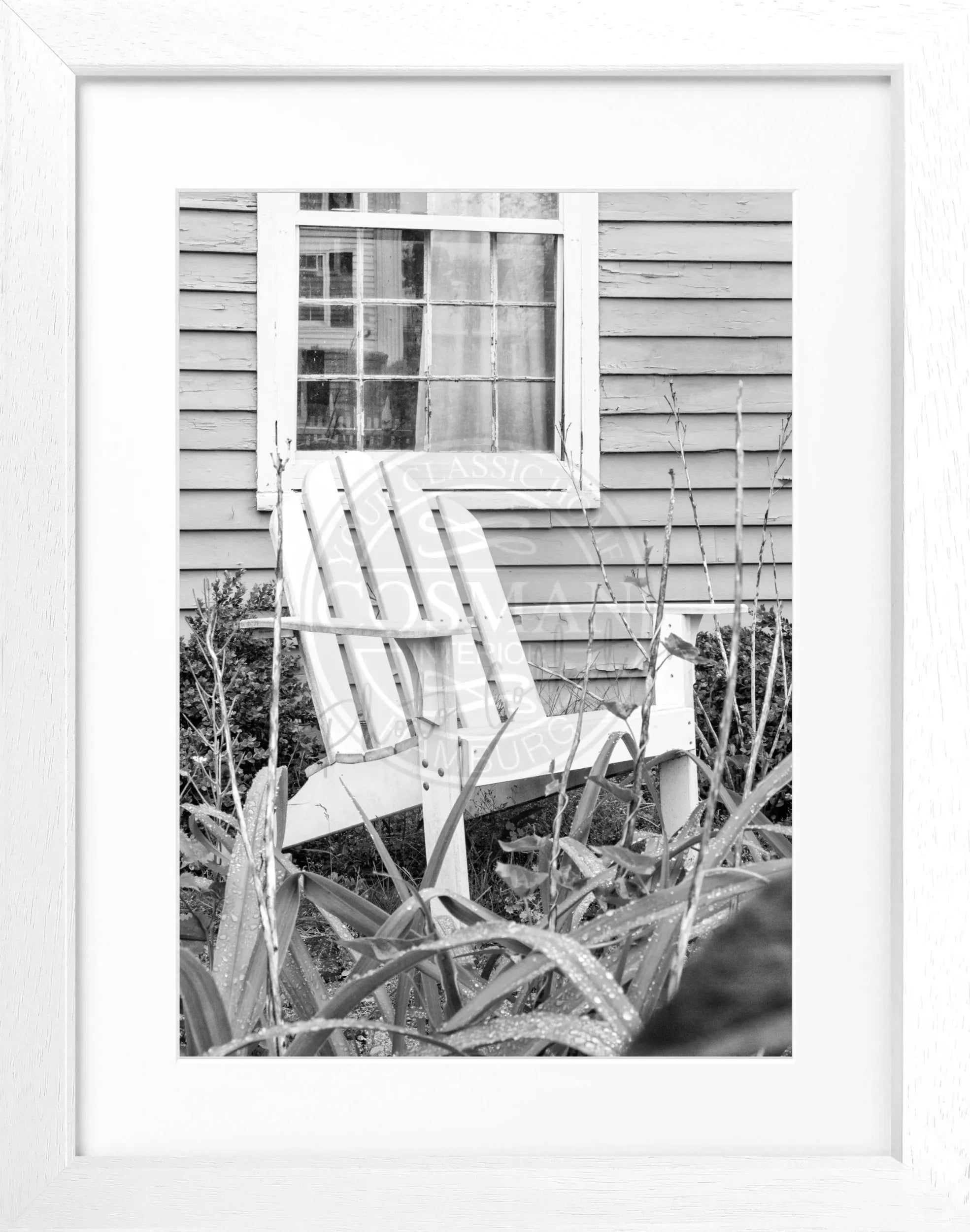 Schwarz-weiß Poster mit Rahmen, Hamptons Long Island Deckchair Motiv, von Cosman-Photocollection, 25x31 cm