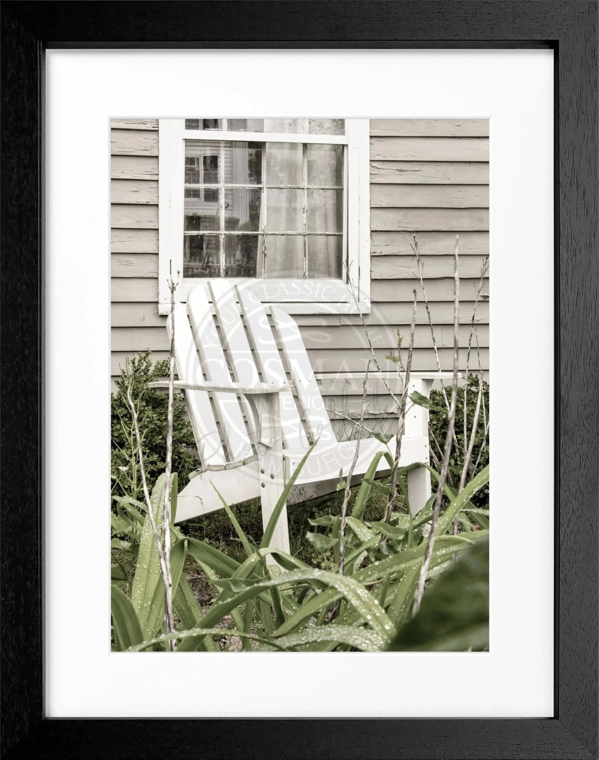 Schwarz-weiß Poster mit Rahmen, Hamptons Long Island ’Deckchair’ von Cosman-Photocollection, 25x31 cm, entspannte Strandkulisse