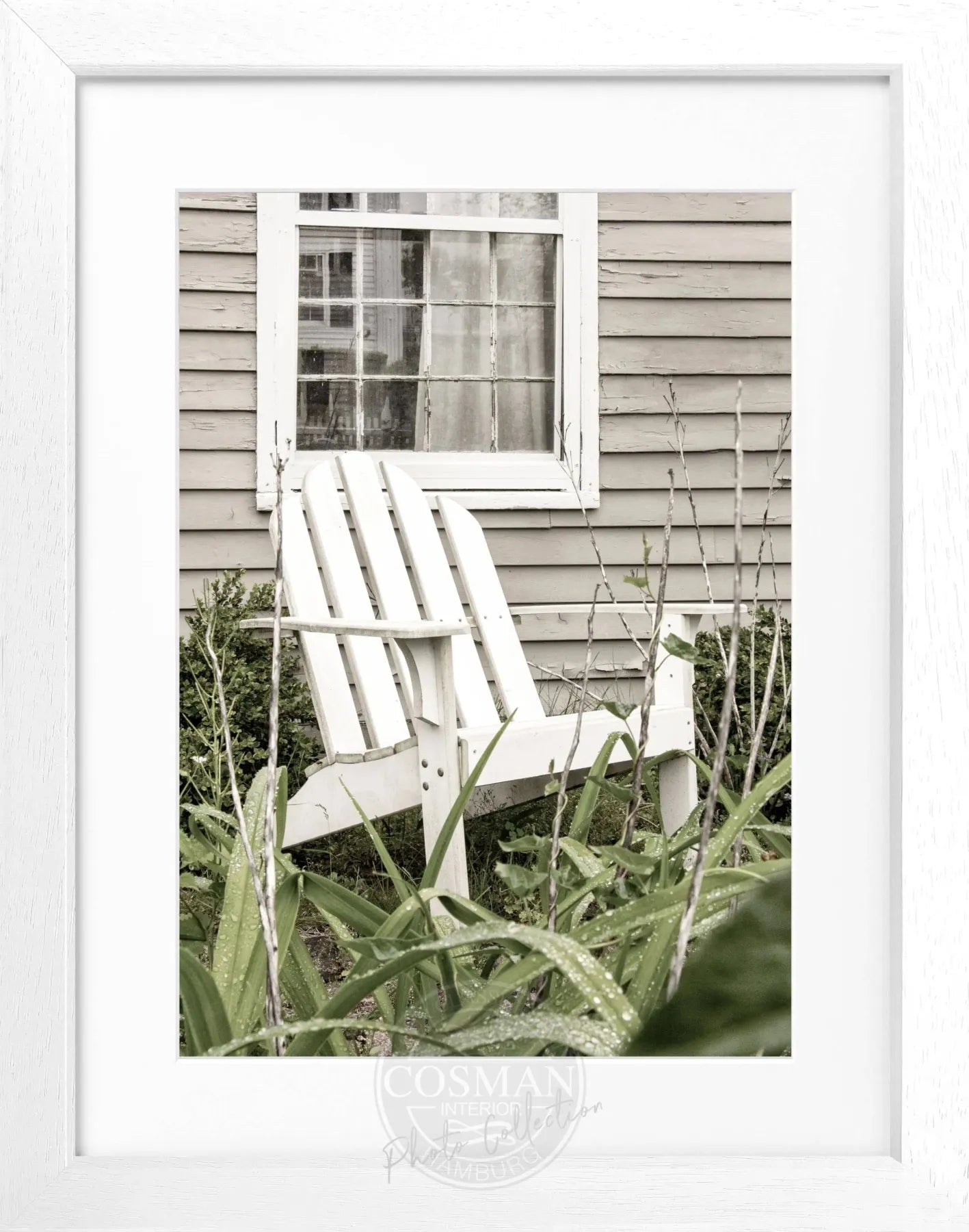 Schwarz-weiß Poster mit Rahmen, Hamptons Long Island Deckchair, Cosman-Photocollection, 25x31cm, als Wanddekoration.