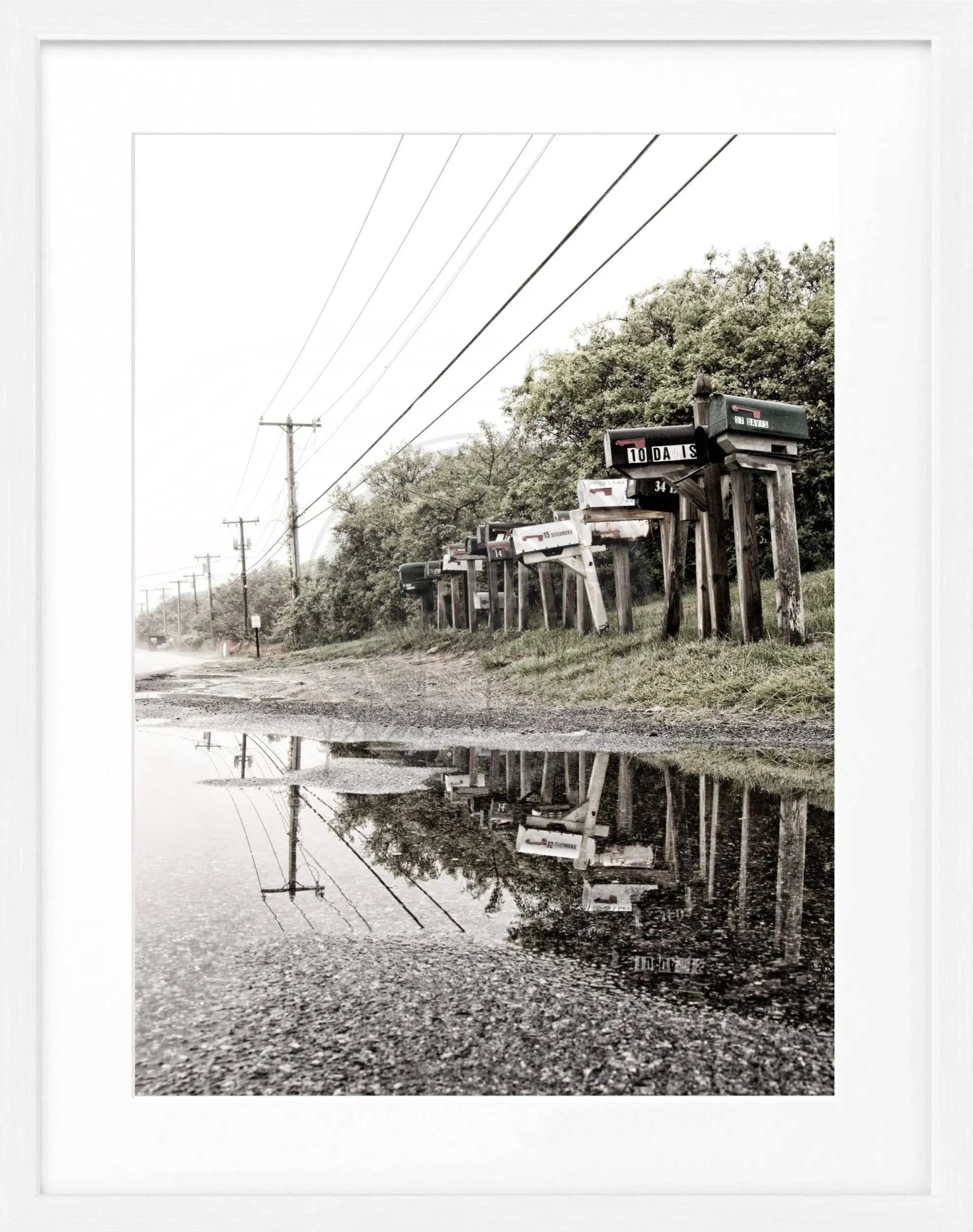 Schwarz-weiß Poster mit Rahmen, Hamptons Long Island Mailbox Motiv, 25x31 cm, von Cosman-Photocollection