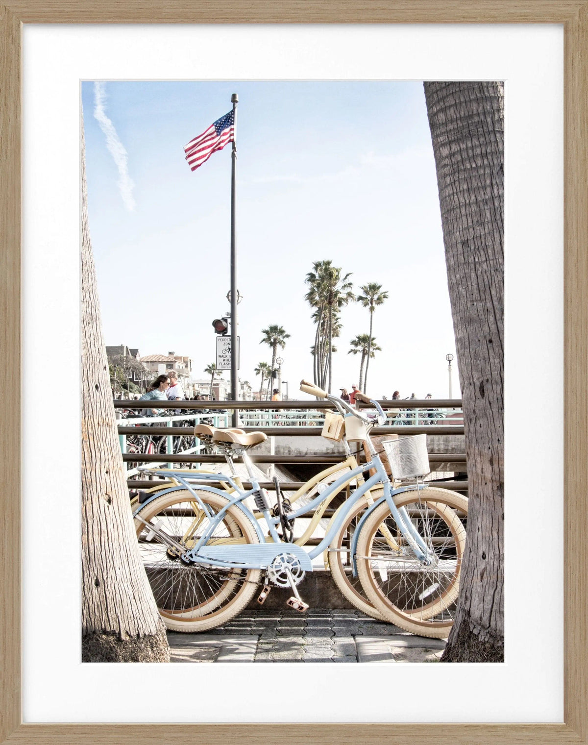 Schwarz-weiß Poster mit Rahmen, Kalifornien Beach Bike Motiv, 25x31cm, von Cosman-Photocollection