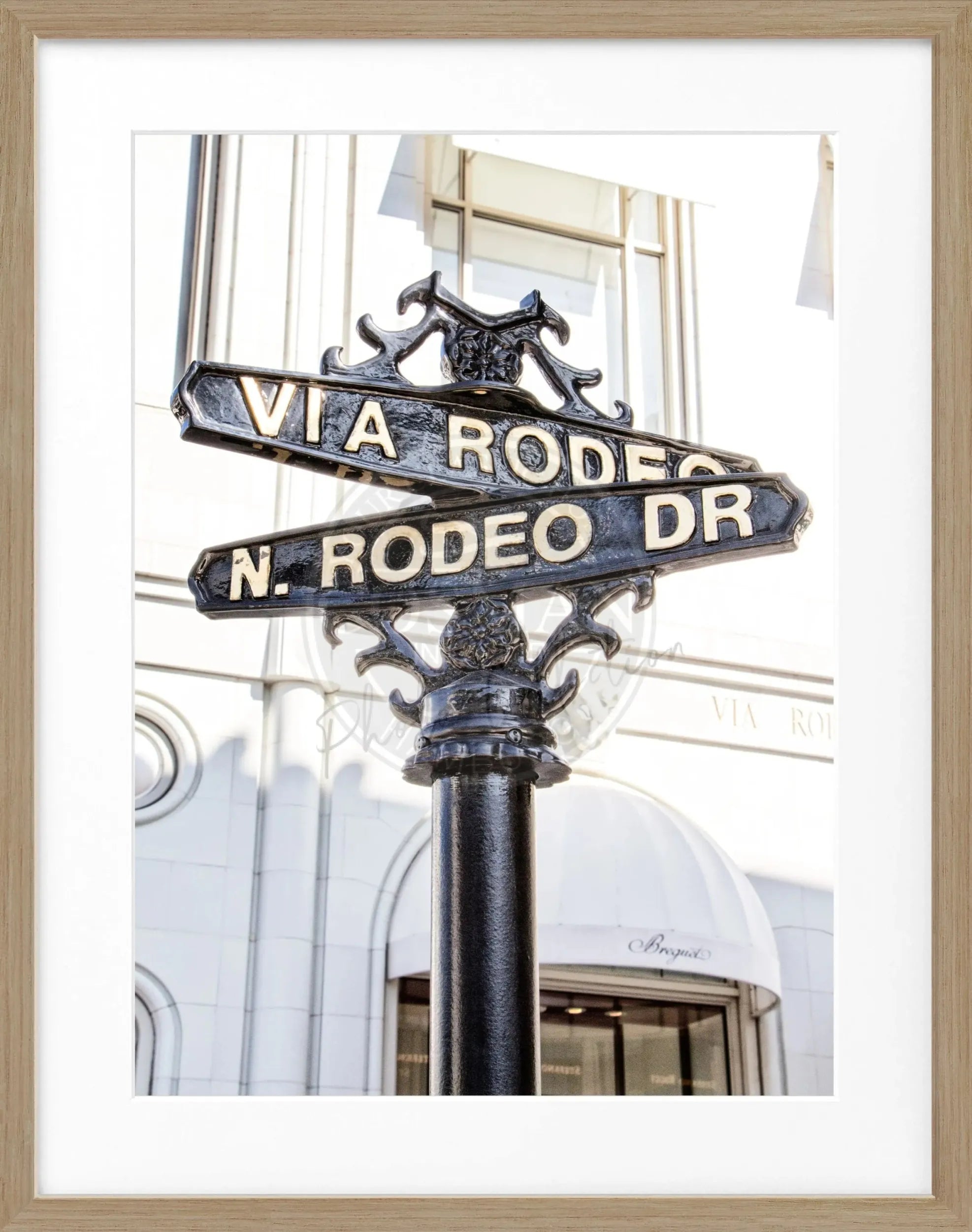 Schwarz-weiß Poster mit Rahmen von Beverly Hills Rodeo Drive, Kalifornien, im Stil der Cosman-Photocollection, 25x31cm