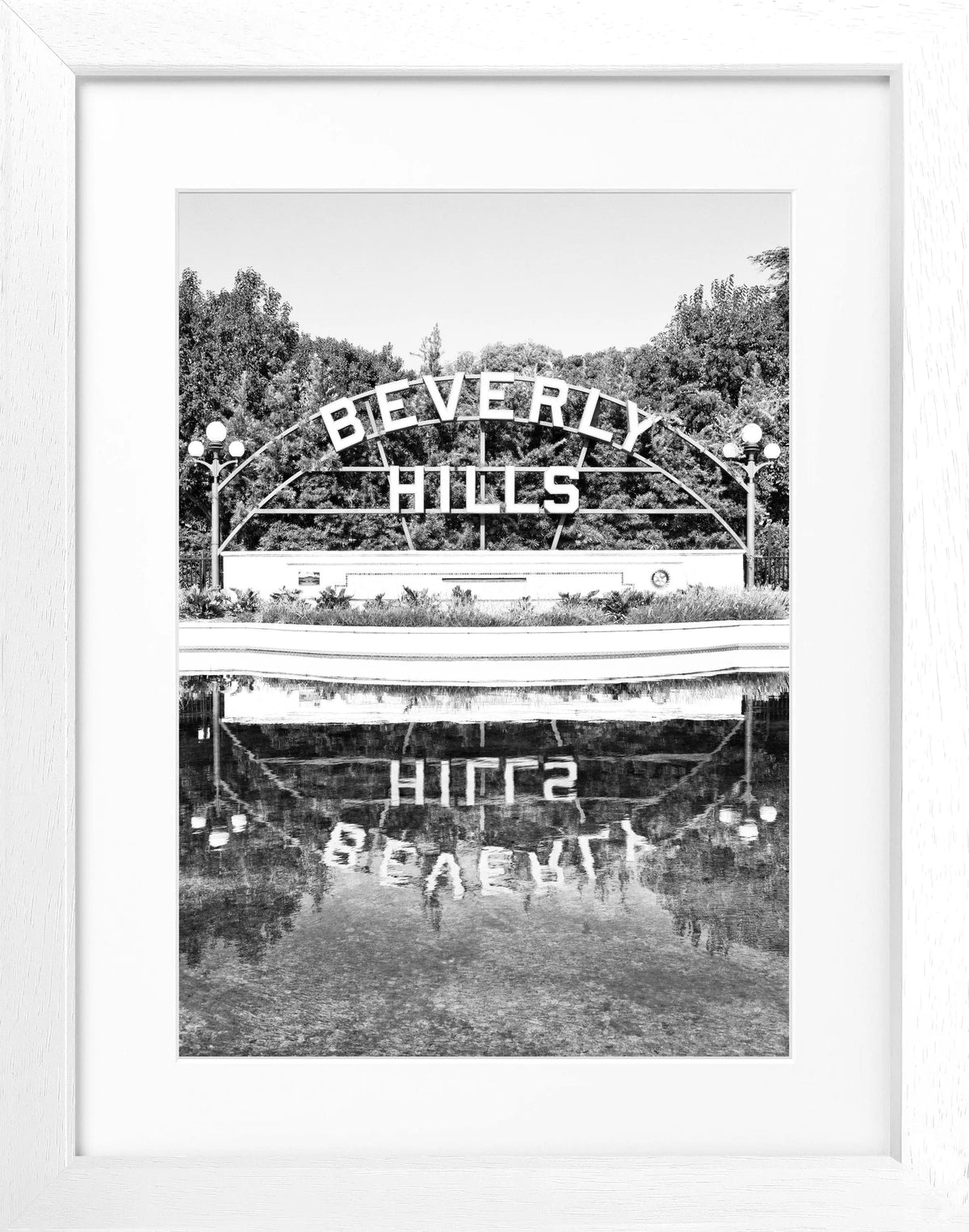 Schwarz-weiß Poster mit Rahmen, Kalifornien Beverly Hills Schild, von Cosman-Photocollection, 25x31 cm, Wanddekoration