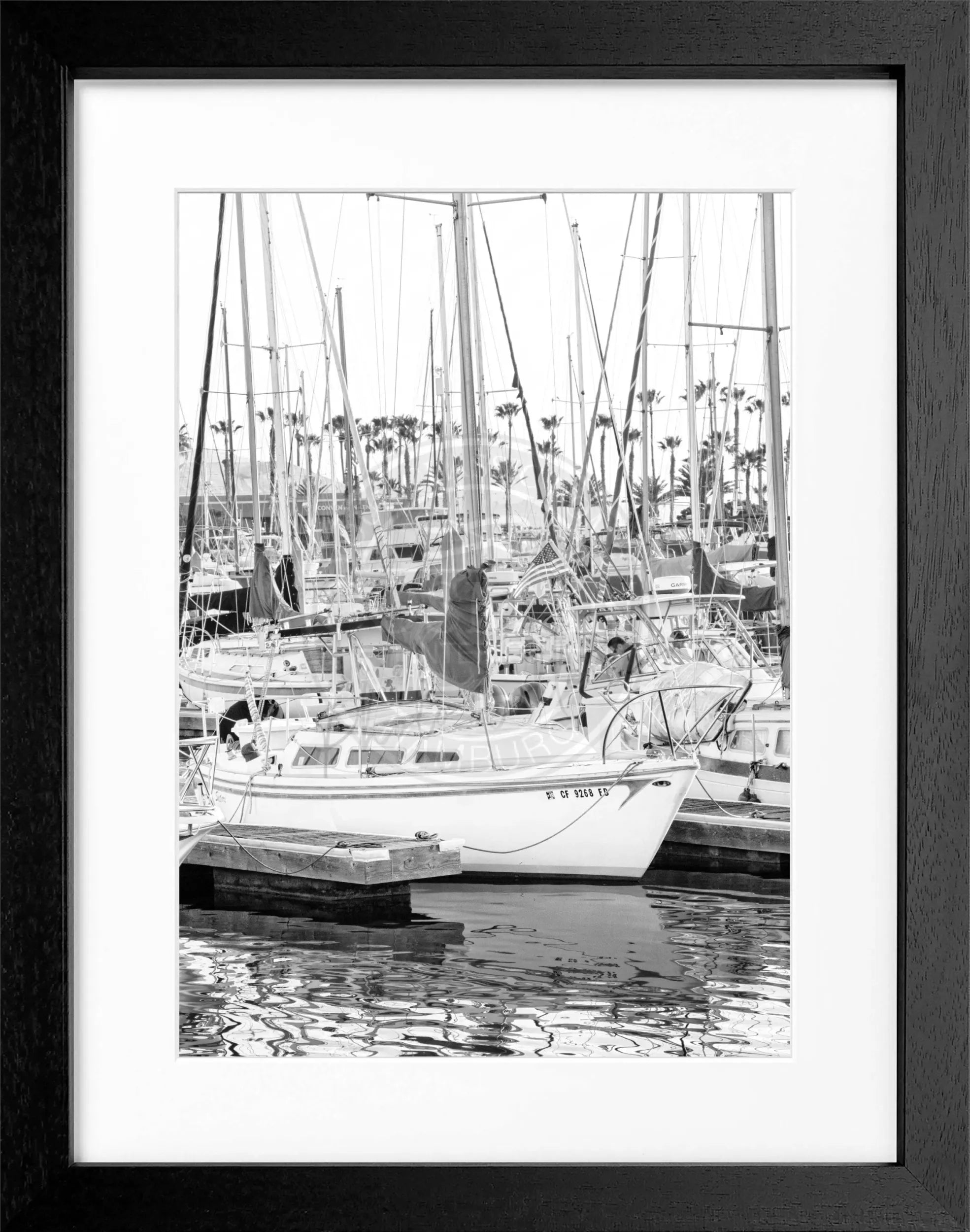 Schwarz-weiß Poster mit Rahmen von Cosman-Photocollection, Kalifornien Motiv mit Boot, 25x31cm, Wanddekoration