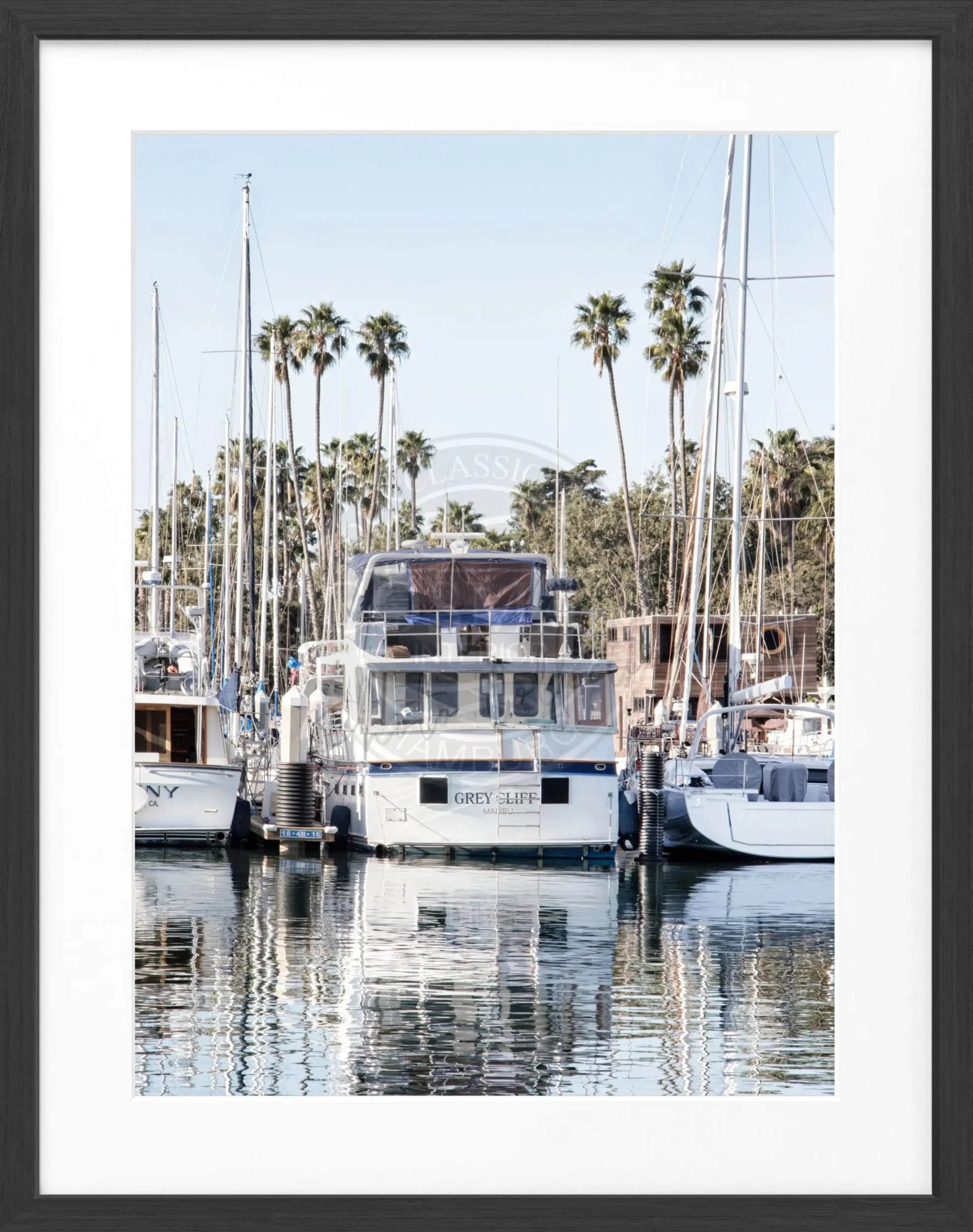 Schwarz-weiß Poster mit Rahmen, Kalifornien 'Boat' von Cosman-Photocollection, 25x31 cm, modernes Wandbild