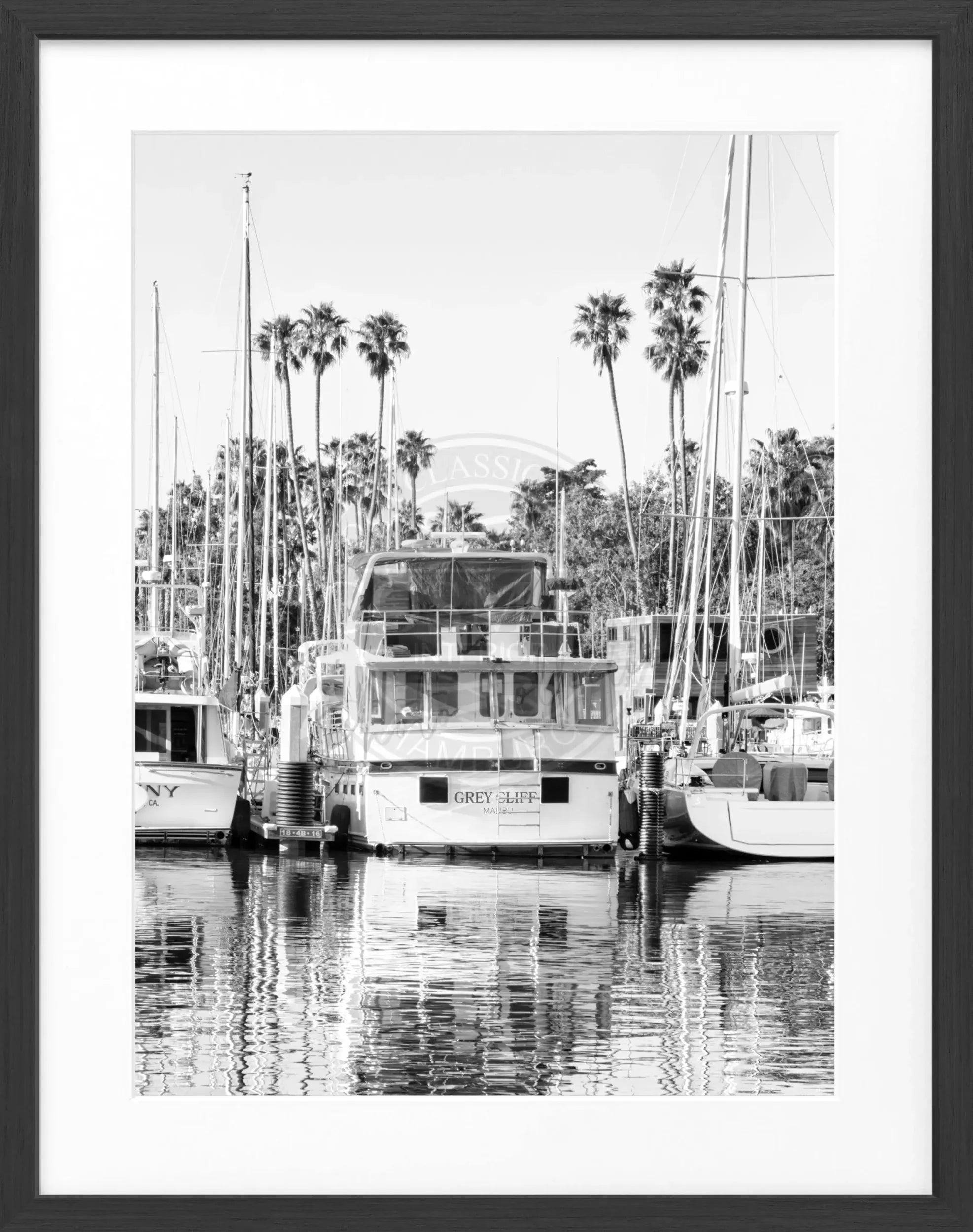 Schwarz-weiß Poster mit Rahmen von Cosman-Photocollection, Kalifornien ’Boat’ Motiv, 25x31cm, elegant und modern.