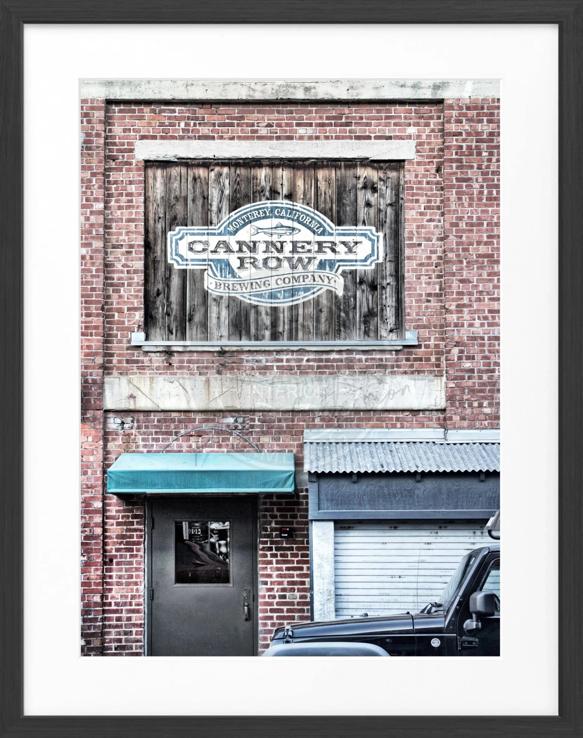 Schwarz-weiß Poster mit Rahmen, zeigt Kalifornien 'Cannery Row' in Monterey, von Cosman-Photocollection, 25x31cm