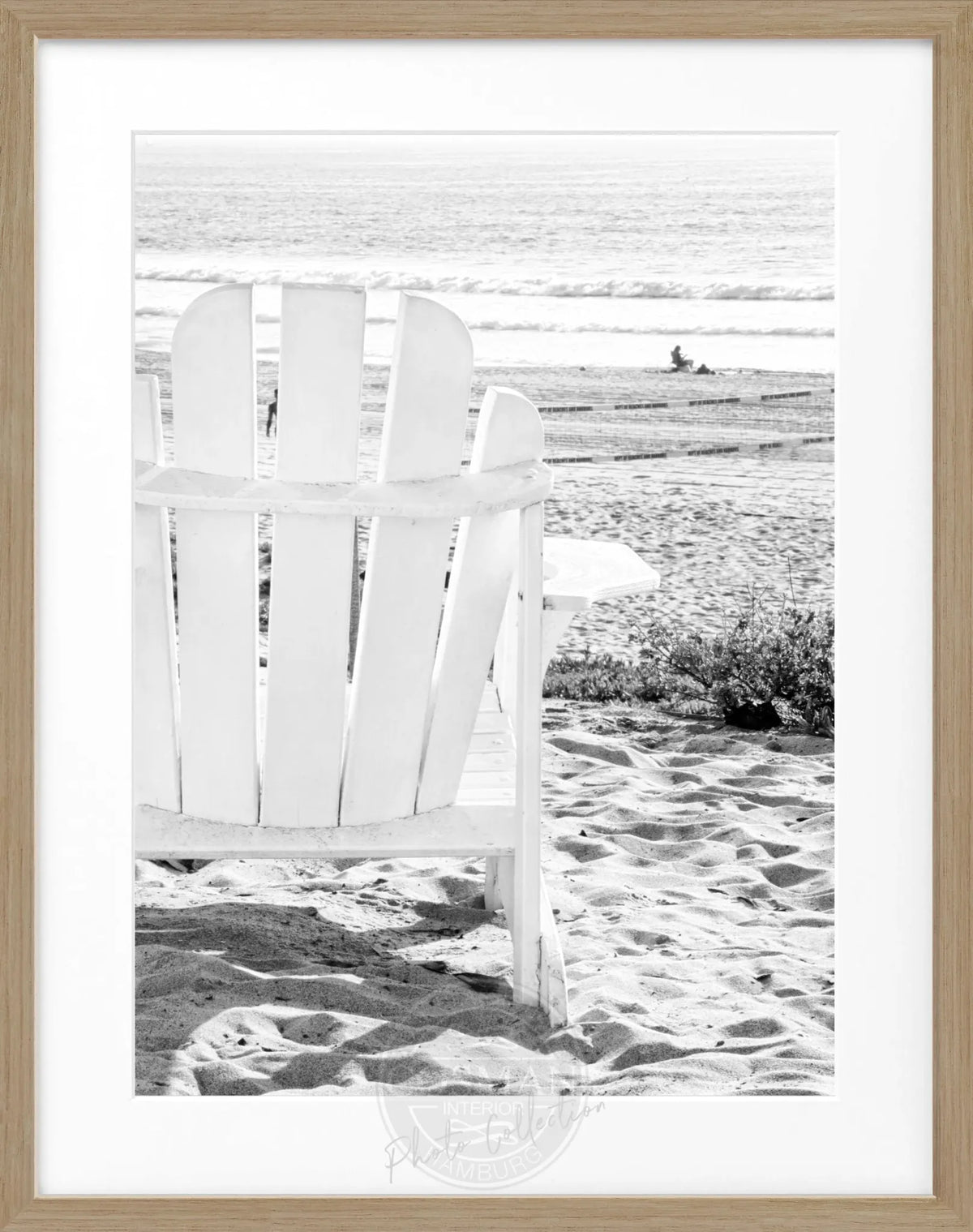 Schwarz-weiß Poster mit Rahmen, Kalifornien Motiv mit Liegestuhl, von Cosman-Photocollection, 25x31cm, Wanddekoration