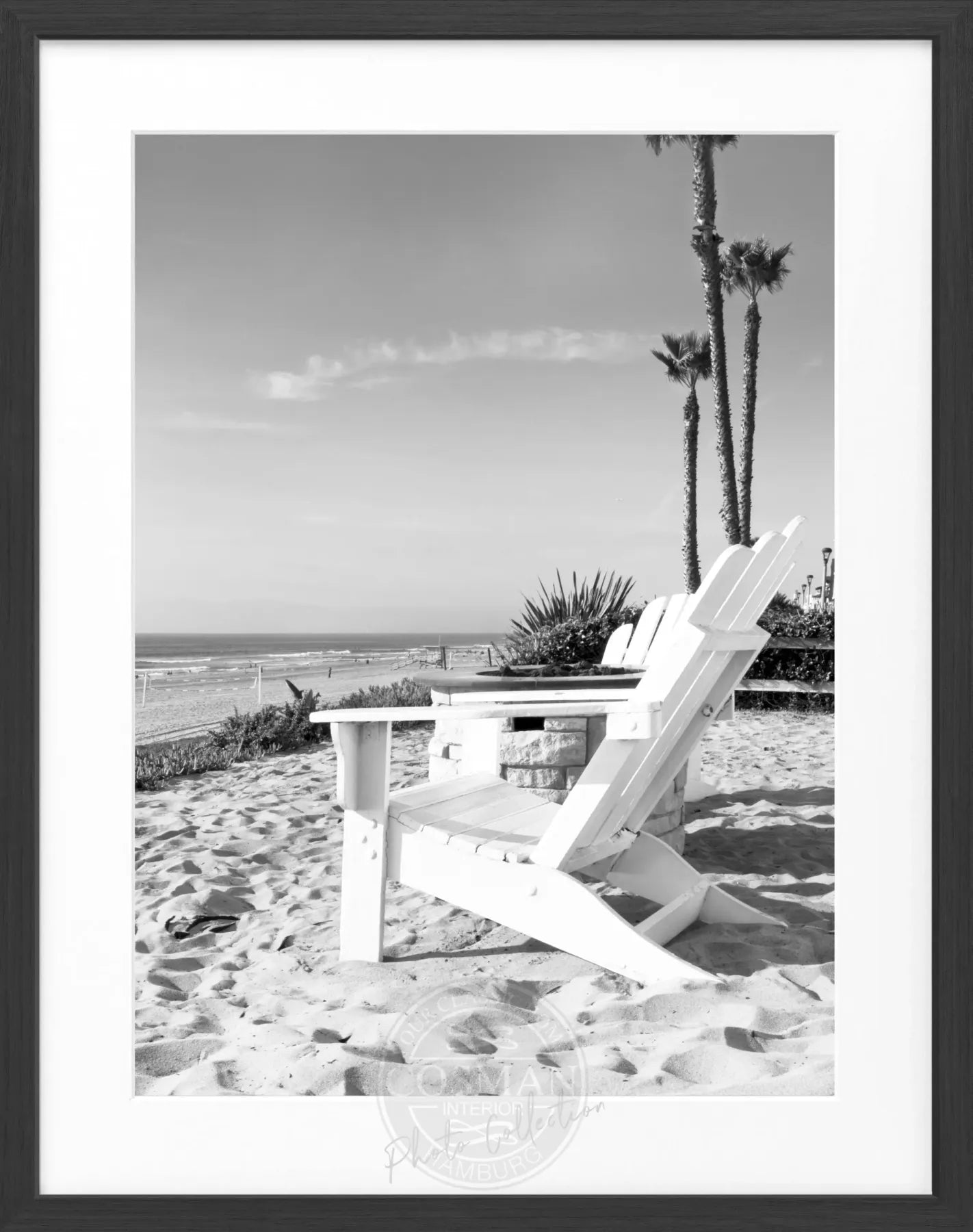 Schwarz-weißes Poster mit Rahmen, Kalifornien-Deckchair-Motiv, von Cosman-Photocollection, in 25x31 cm Größe.
