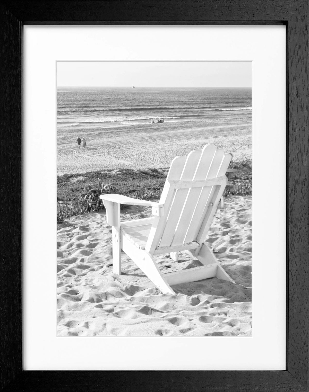 Schwarz-weiß Poster mit Rahmen von Kalifornien ’Deckchair’ von Cosman-Photocollection, 25x31 cm, Wanddekoration mit Strandmotiv