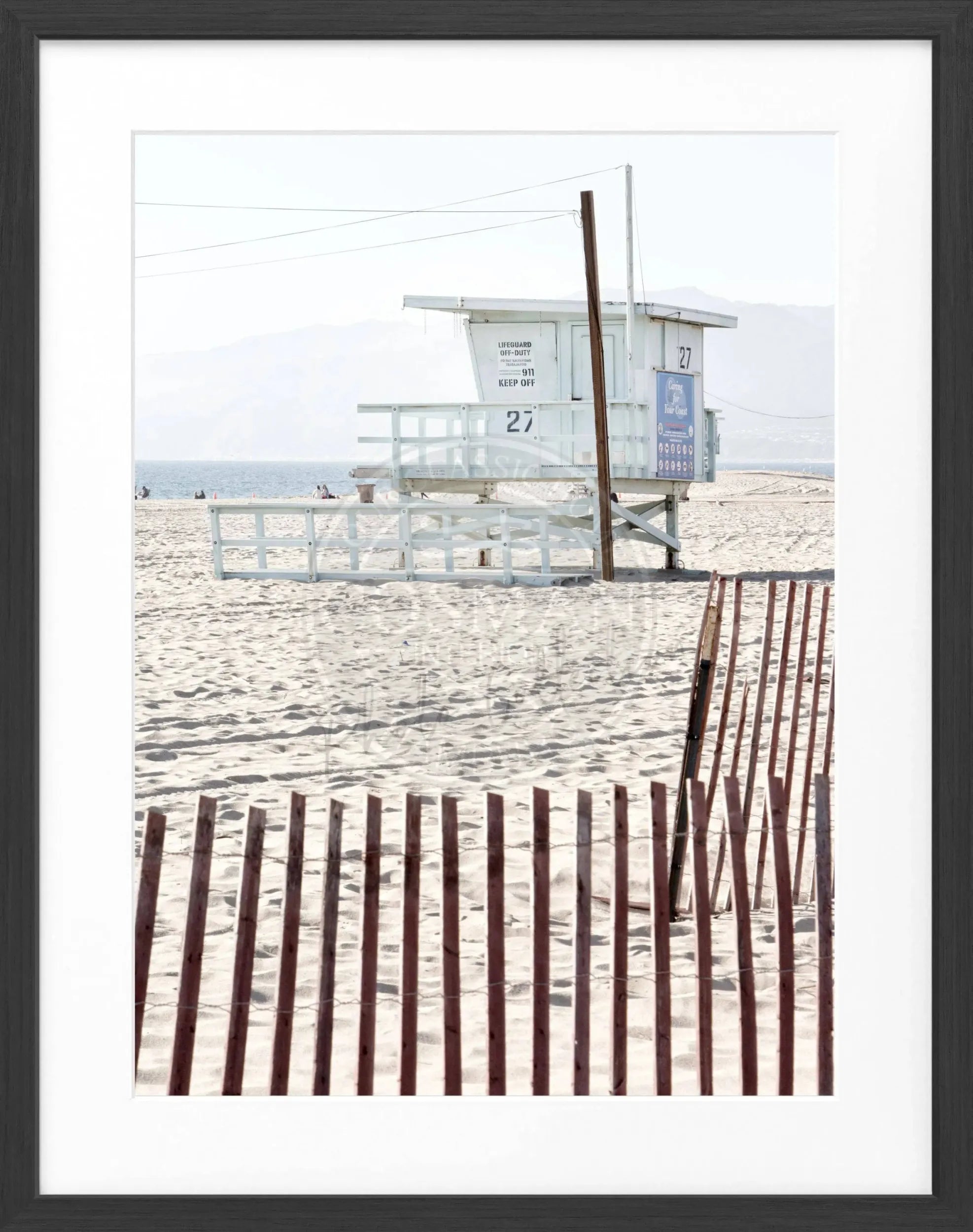 Schwarz-weiß Poster mit Rahmen, Kalifornien Lifeguard-Motiv, 25x31cm, von Cosman-Photocollection