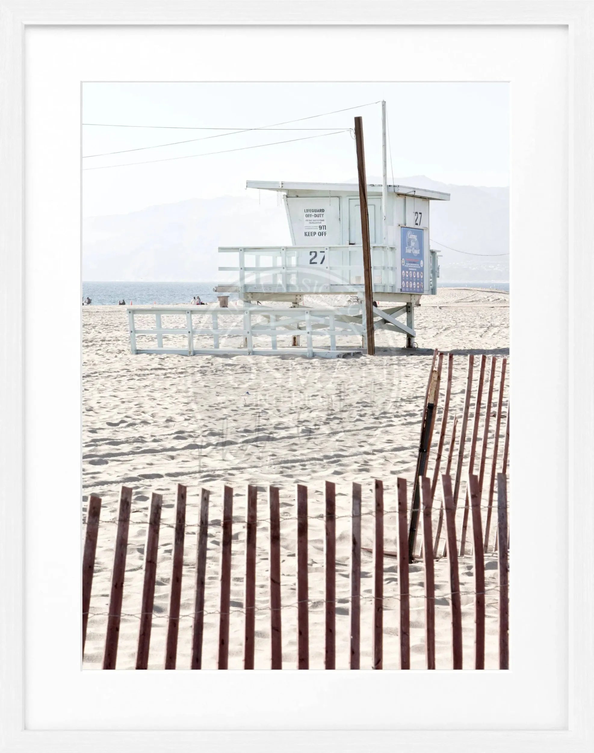 Schwarz-weiß Poster mit Rahmen von Cosman-Photocollection, Kalifornien Lifeguard Motiv, 25x31cm, Wanddekoration