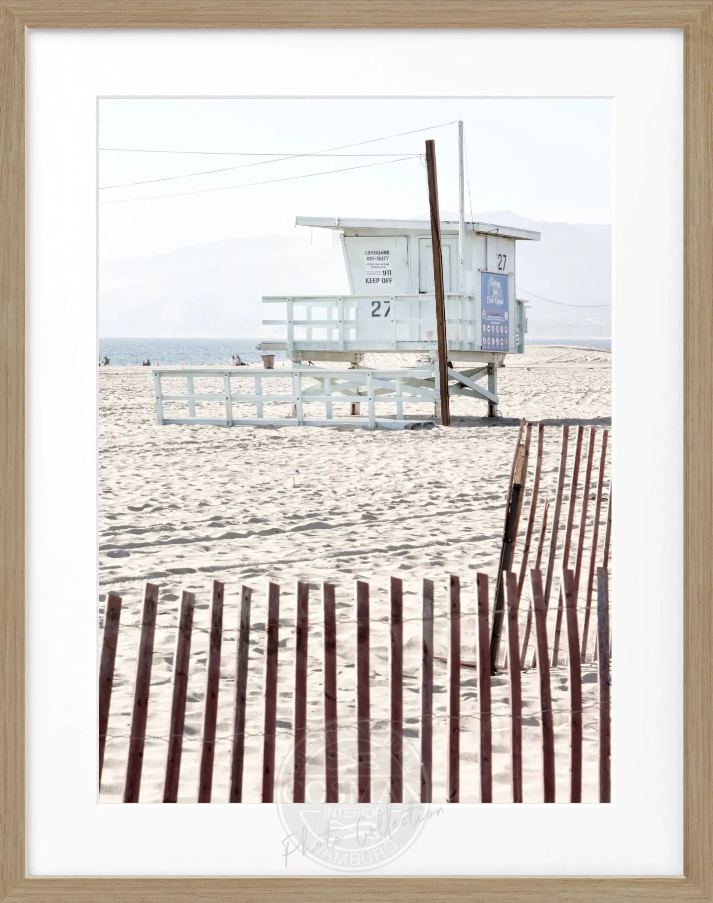 Schwarz-weiß Poster mit Rahmen, Kalifornien Lifeguard-Motiv, von Cosman-Photocollection, 25x31 cm, Wanddekoration
