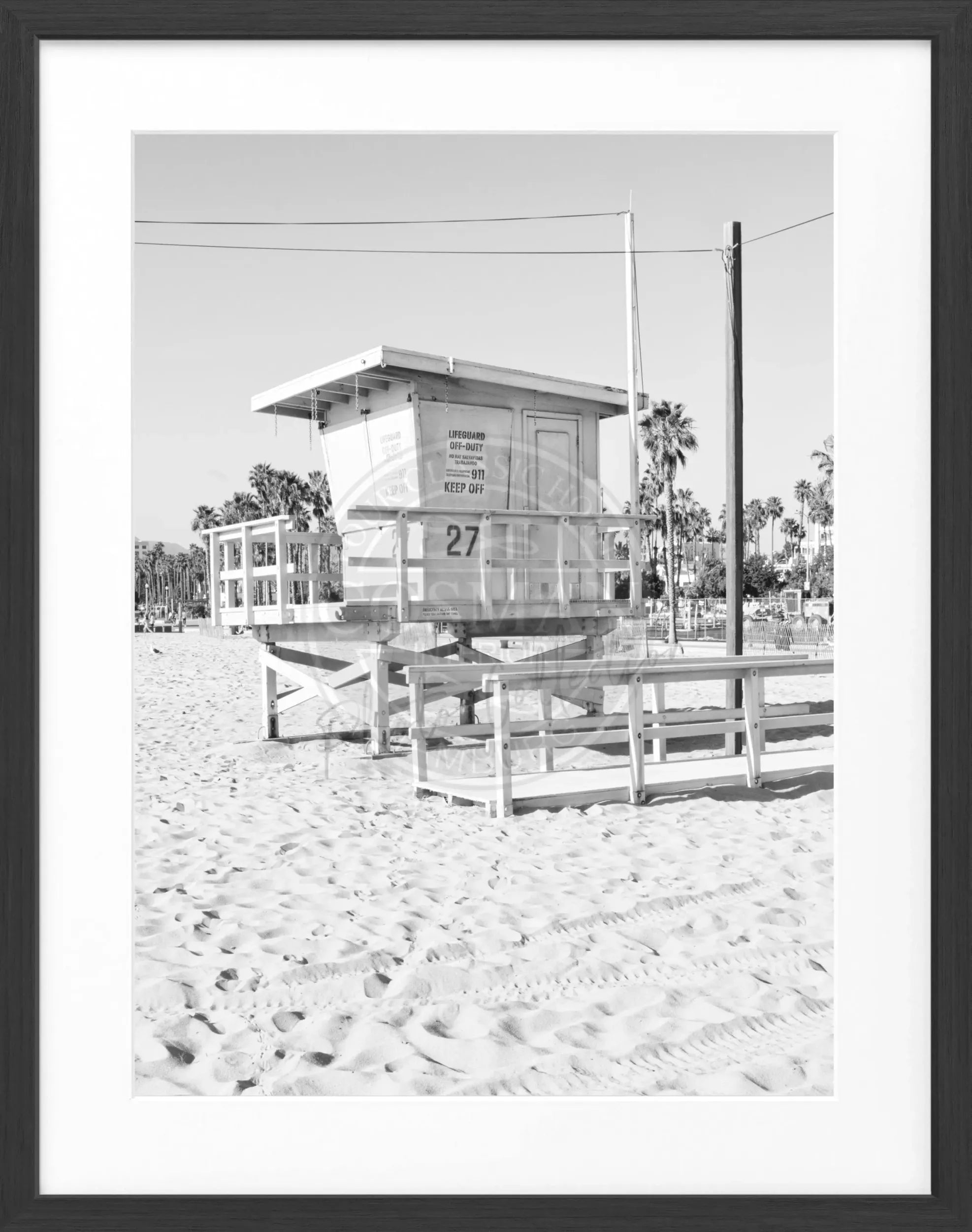 Schwarzweiß-Poster mit Rahmen, Kalifornien Lifeguard Motiv, 25x31cm, von Cosman-Photocollection