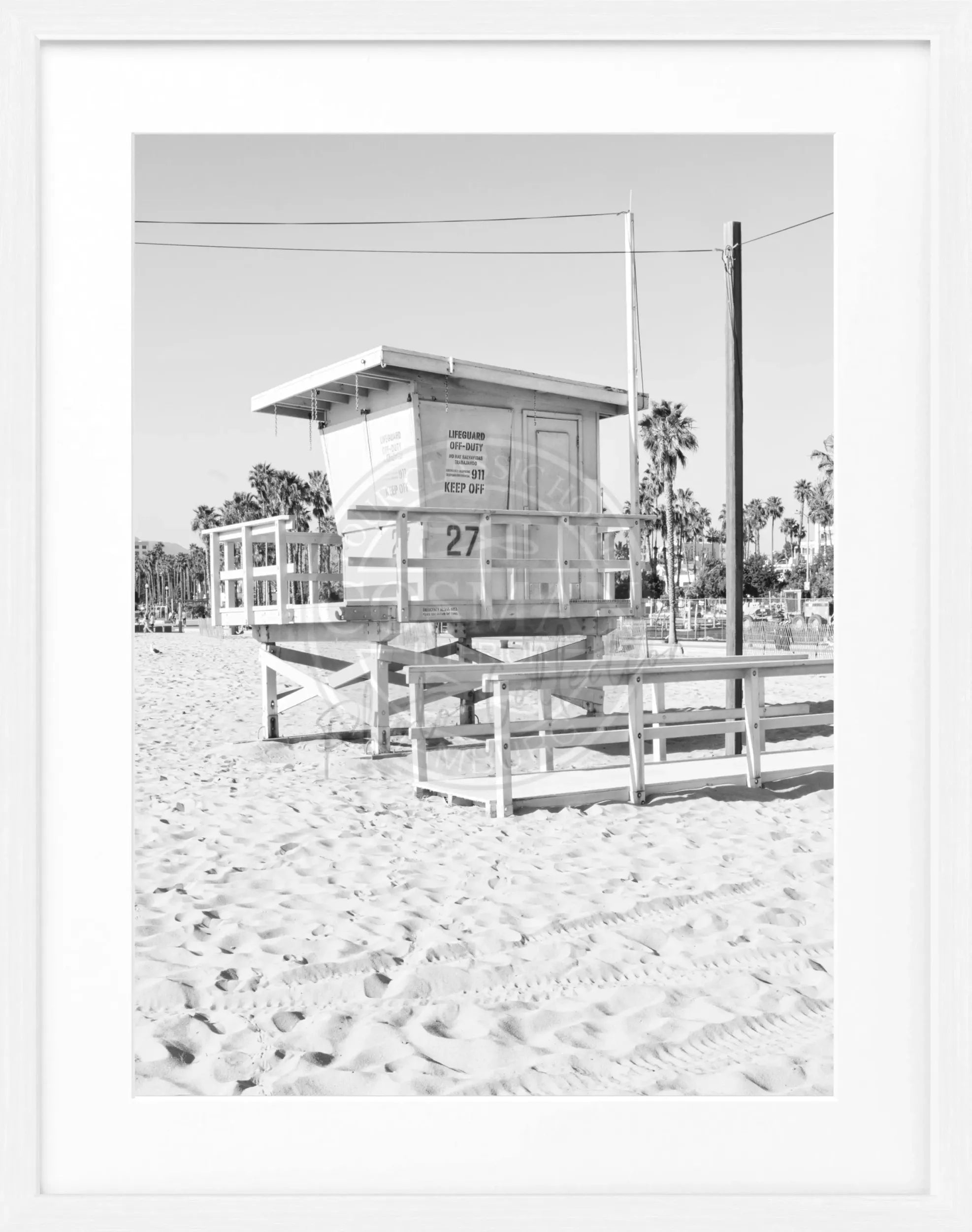 Schwarz-weiß Poster mit Rahmen, Kalifornien Lifeguard Motiv, 25x31cm, von Cosman-Photocollection, Wanddekoration