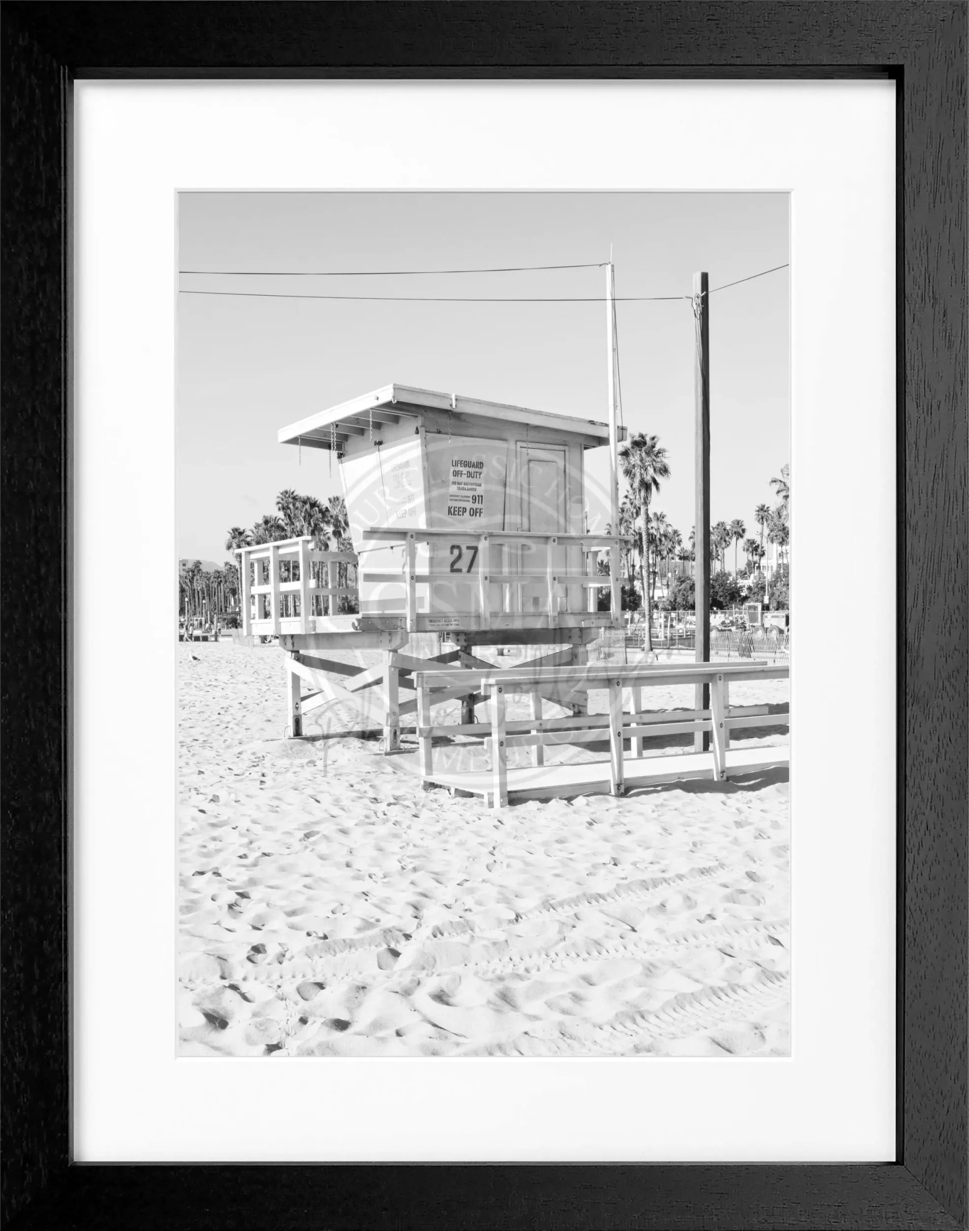 Schwarz-weiß Poster mit Rahmen von Cosman-Photocollection, Kalifornien Lifeguard Motiv, 25x31cm, Wanddekoration