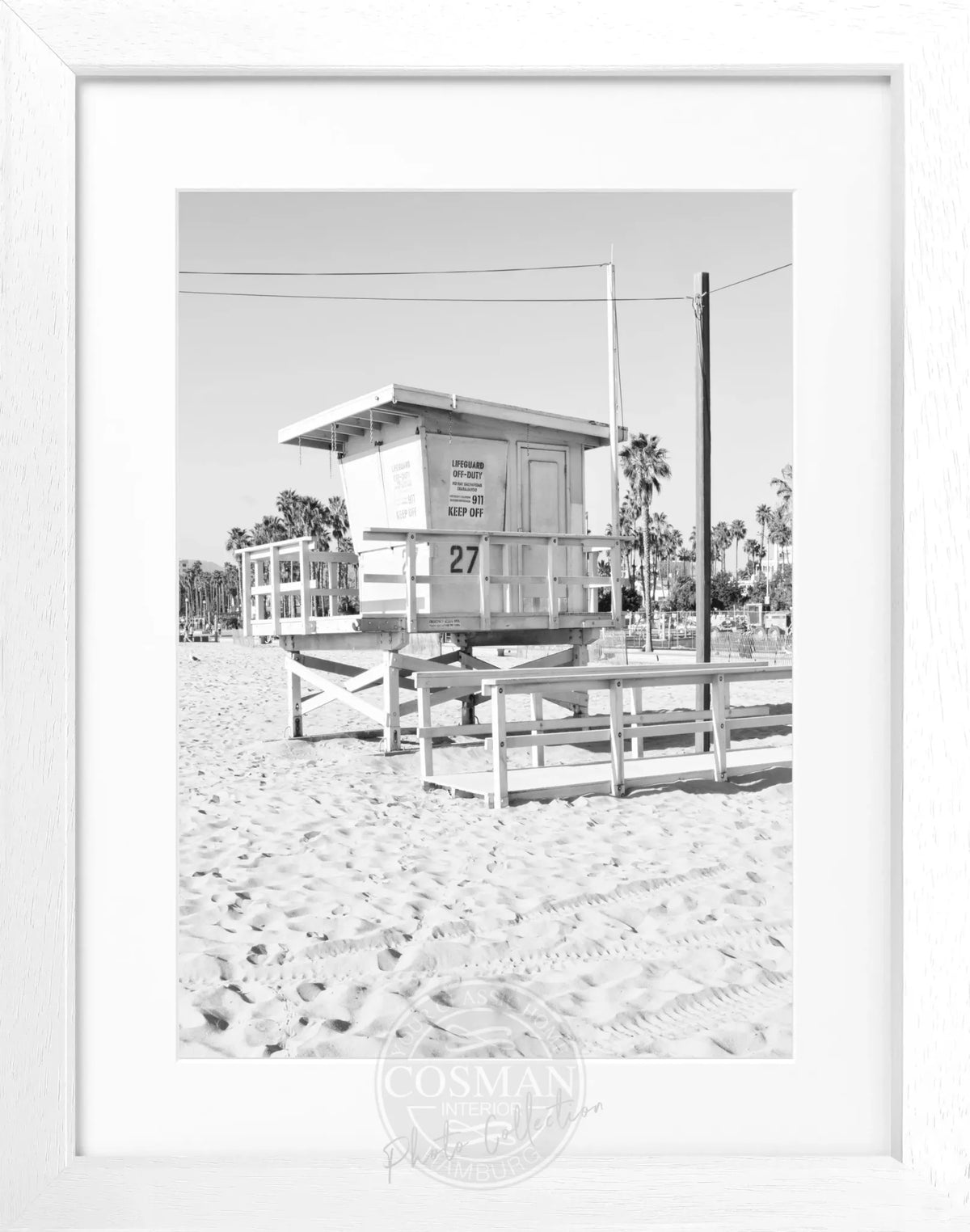 Schwarz-weiß Poster mit Rahmen, Kalifornien Lifeguard-Motiv, von Cosman-Photocollection, 25x31cm, Wanddekoration mit Rettungsschwimmer.