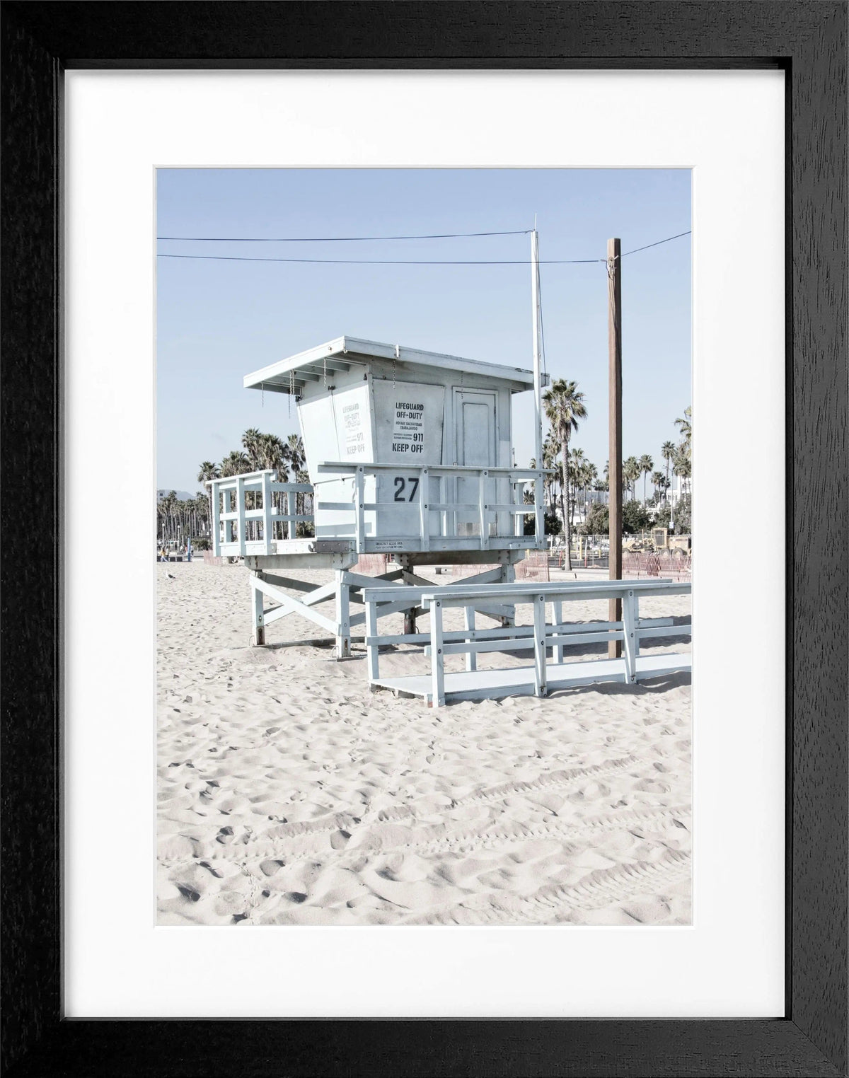 Schwarz-weiß Poster mit Rahmen, Kalifornien Lifeguard Motiv, 25x31cm, von Cosman-Photocollection, Wanddekoration mit Strandthema