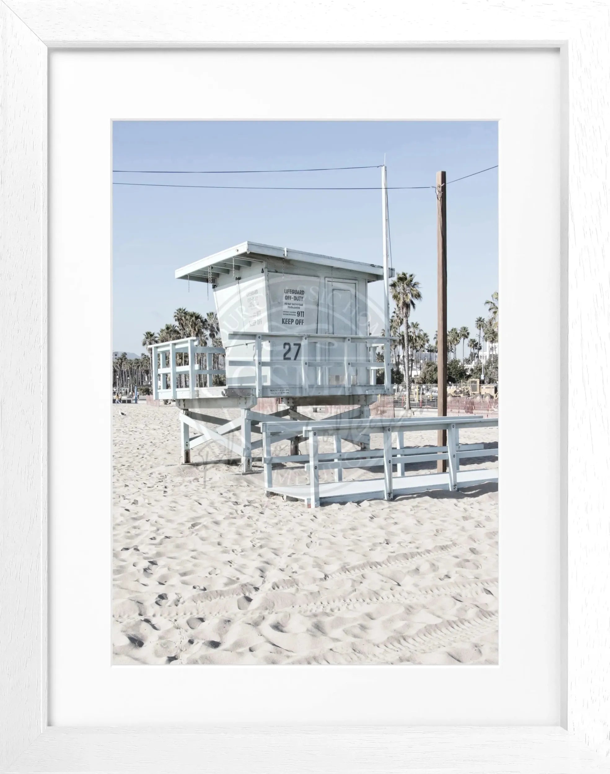 Schwarz-weiß Poster mit Rahmen, Kalifornien Lifeguard Motiv, von Cosman-Photocollection, 25x31 cm, Wanddekoration für Strandliebhaber