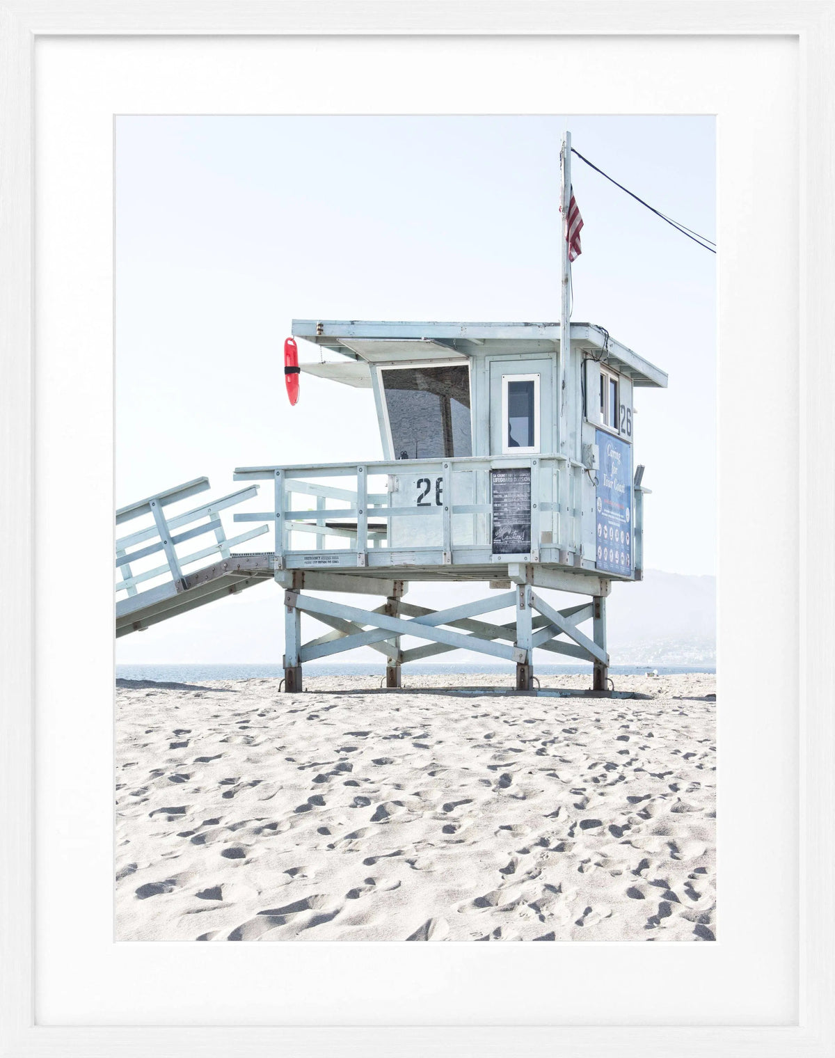 Schwarz-weiß Poster mit Rahmen von Cosman-Photocollection, Kalifornien Lifeguard Motiv, 25x31 cm, Wanddekoration