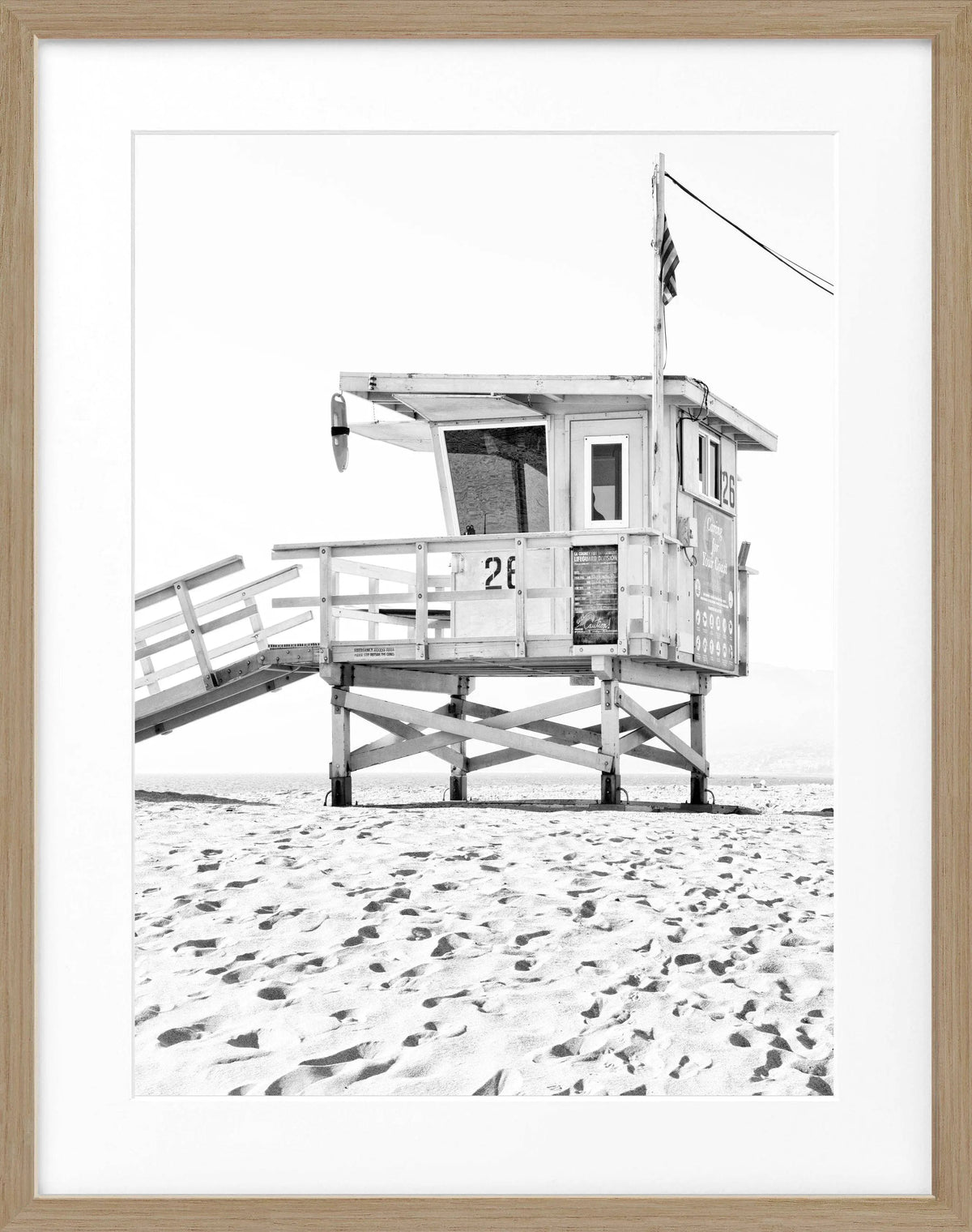 Schwarz-weiß Poster mit Rahmen, Kalifornien Lifeguard Motiv, 25x31cm, von Cosman-Photocollection