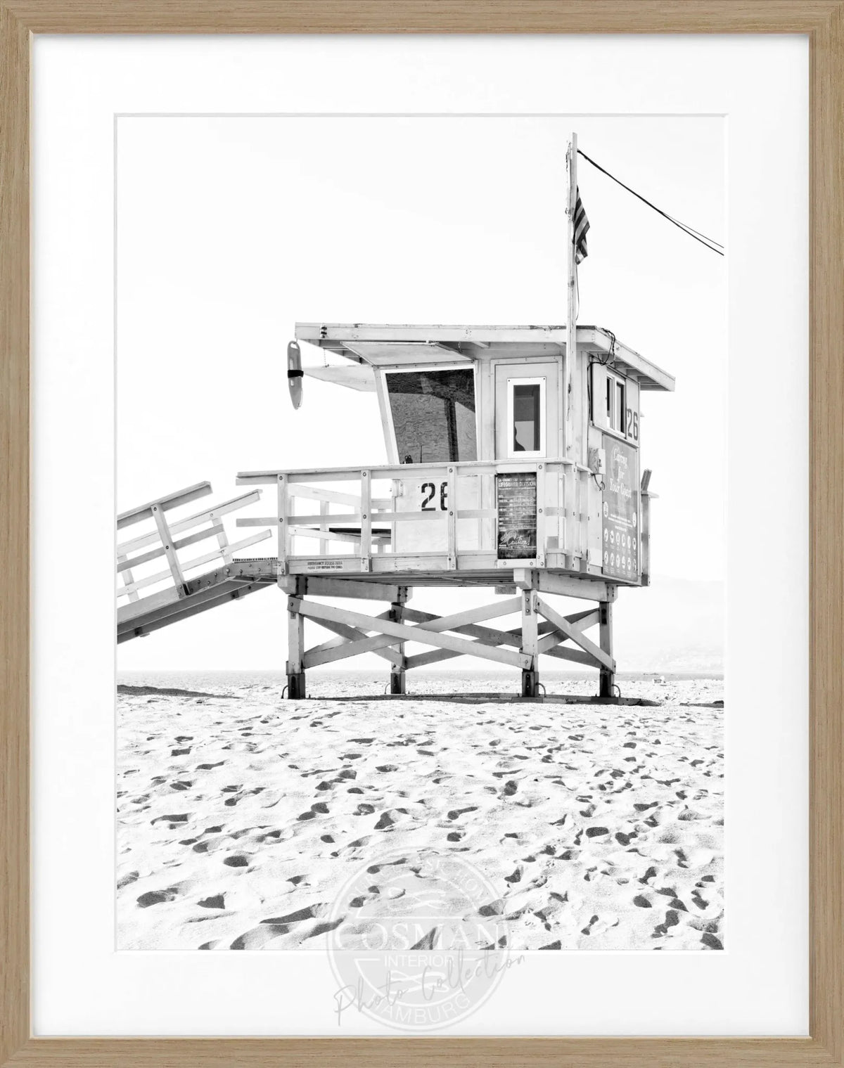 Schwarz-weiß Poster mit Rahmen, Kalifornien Lifeguard Motiv, 25x31cm, von Cosman-Photocollection