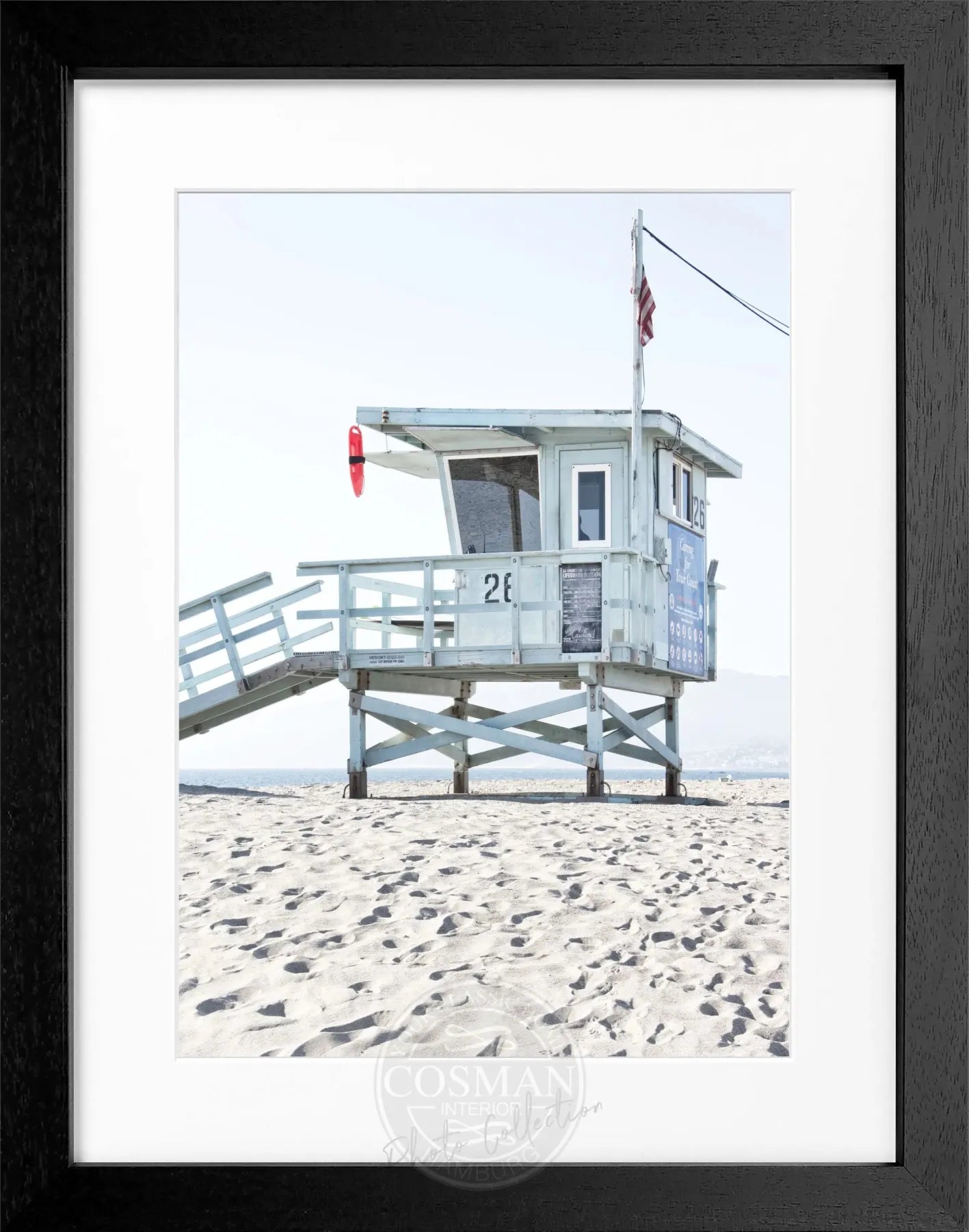 Schwarzes und weißes Poster mit Rahmen, Kalifornien Lifeguard Motiv, von Cosman-Photocollection, 25x31 cm