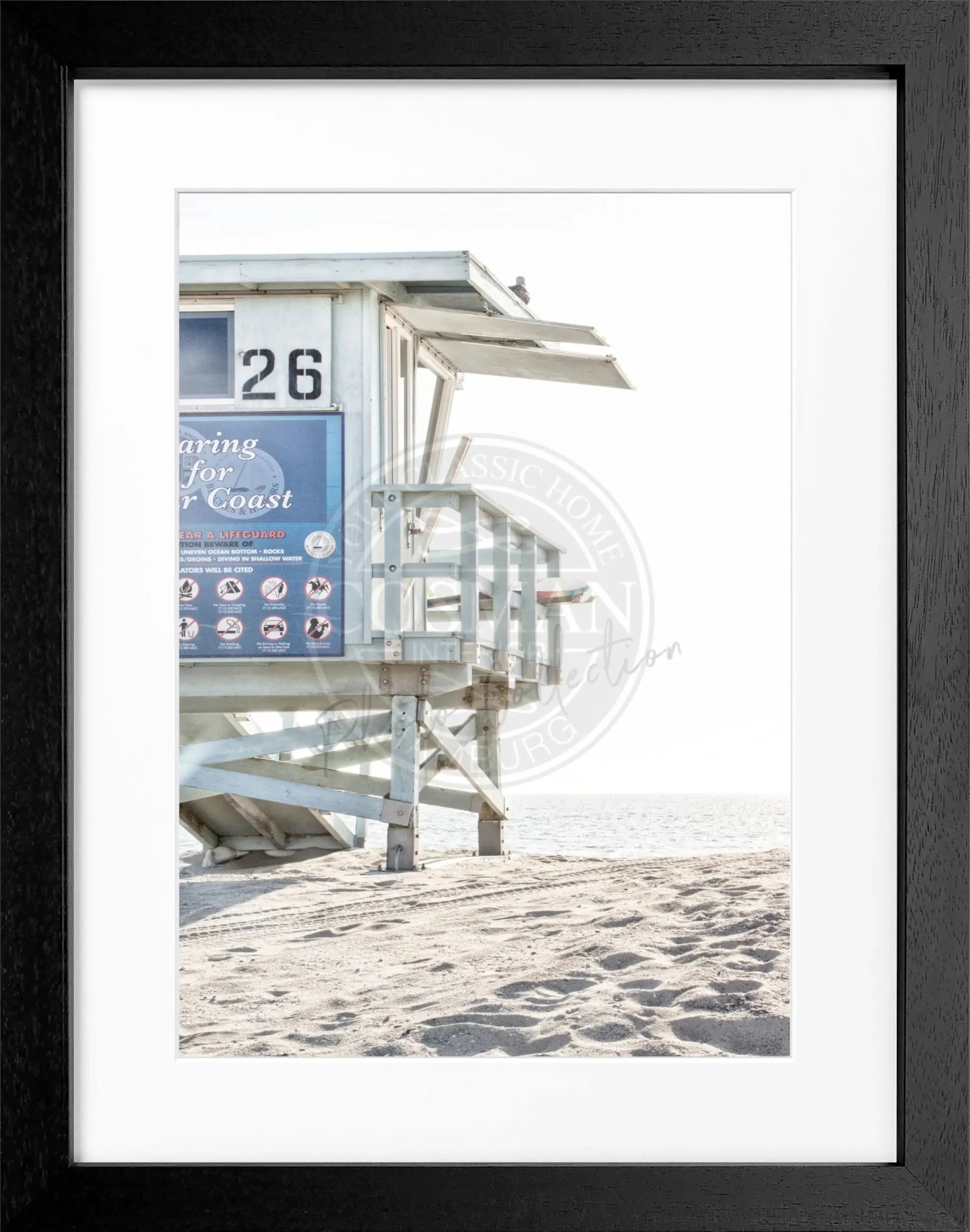 Schwarz-weiß Poster mit Rahmen, Kalifornien Lifeguard Motiv, von Cosman-Photocollection, 25x31 cm, Wanddekoration