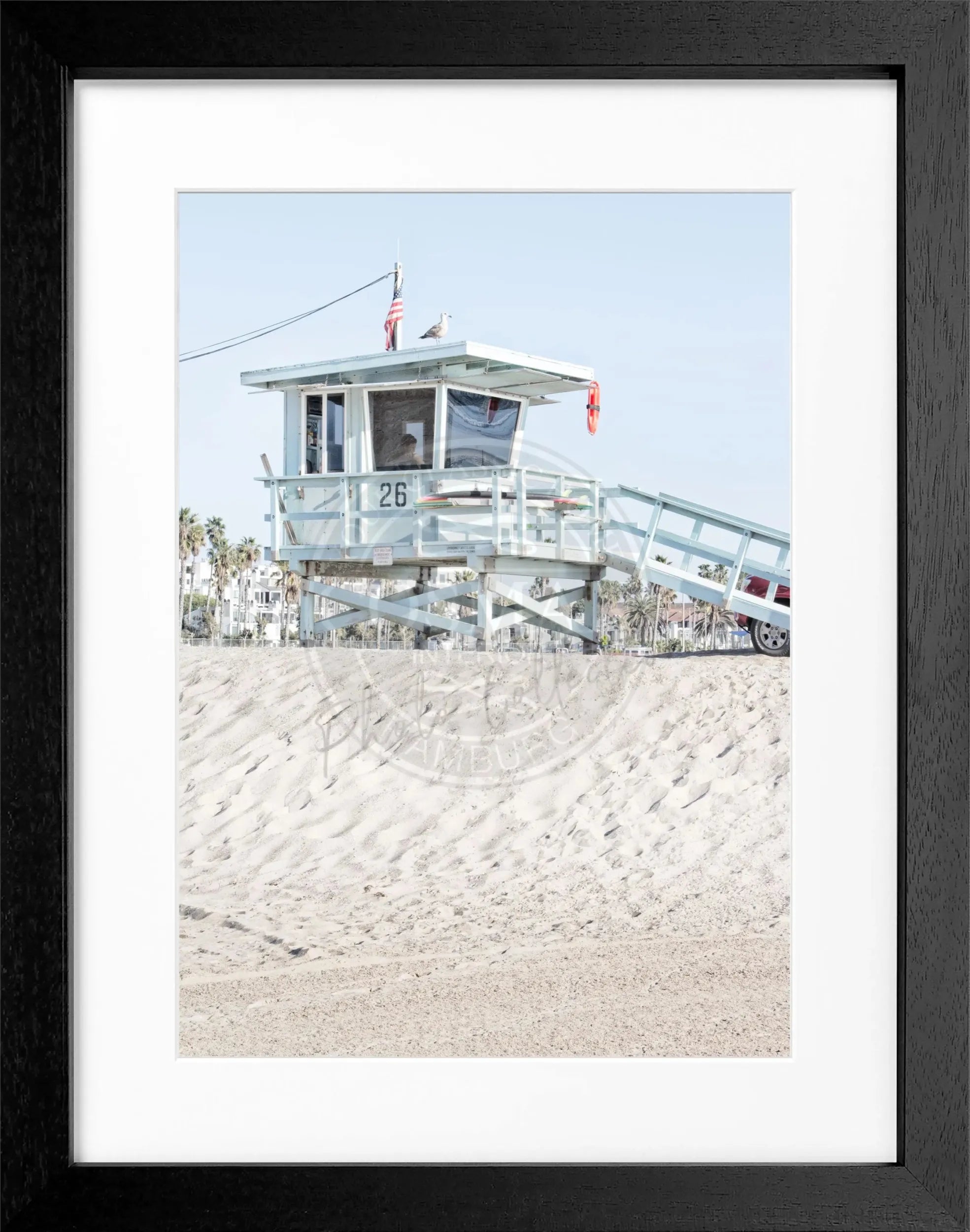 Schwarz-weiß Poster mit Rahmen: Kalifornien Lifeguard Motiv, 25x31cm, von Cosman-Photocollection.