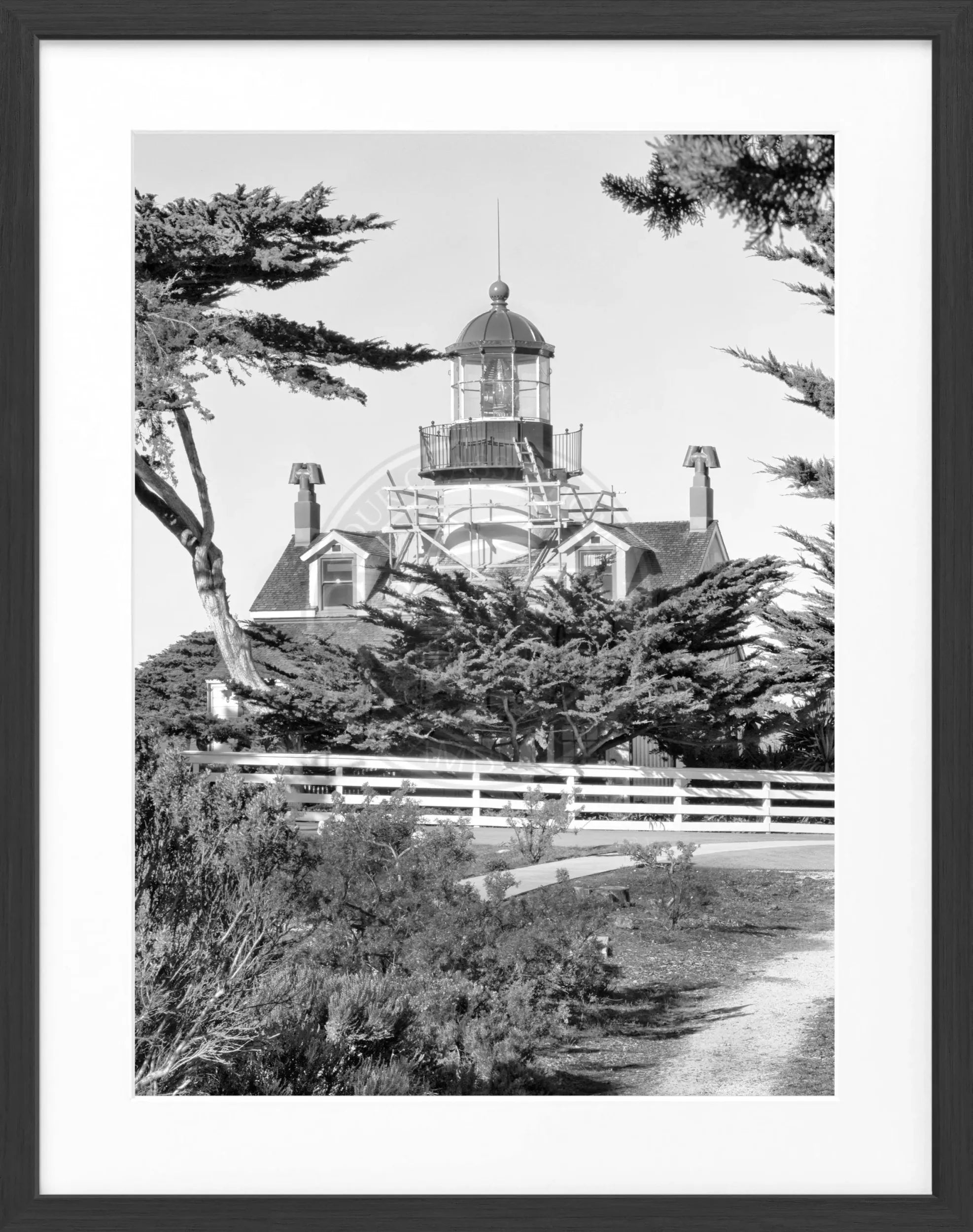 Schwarz-weißes Poster mit Rahmen von Cosman-Photocollection, Kalifornien-Leuchtturm, Motiv in 25x31 cm