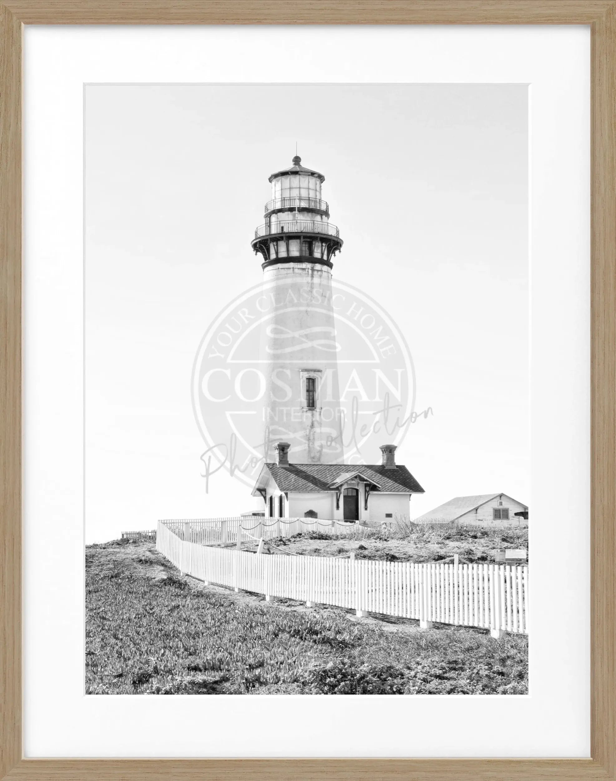 Schwarz-weiß Poster von Pigeon Point Leuchtturm in Kalifornien mit schwarzem Rahmen, 25x31cm, von Cosman-Photocollection.