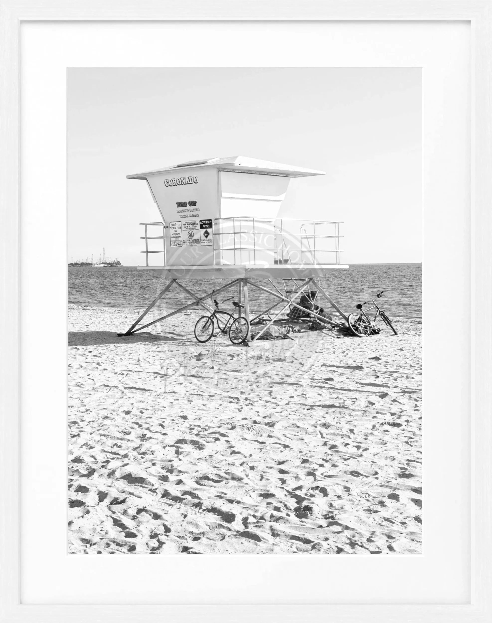 Schwarz-weiß Poster mit Rahmen, Kalifornien Long Beach Lifeguard, von Cosman-Photocollection, 25x31 cm, dekoratives Wandbild